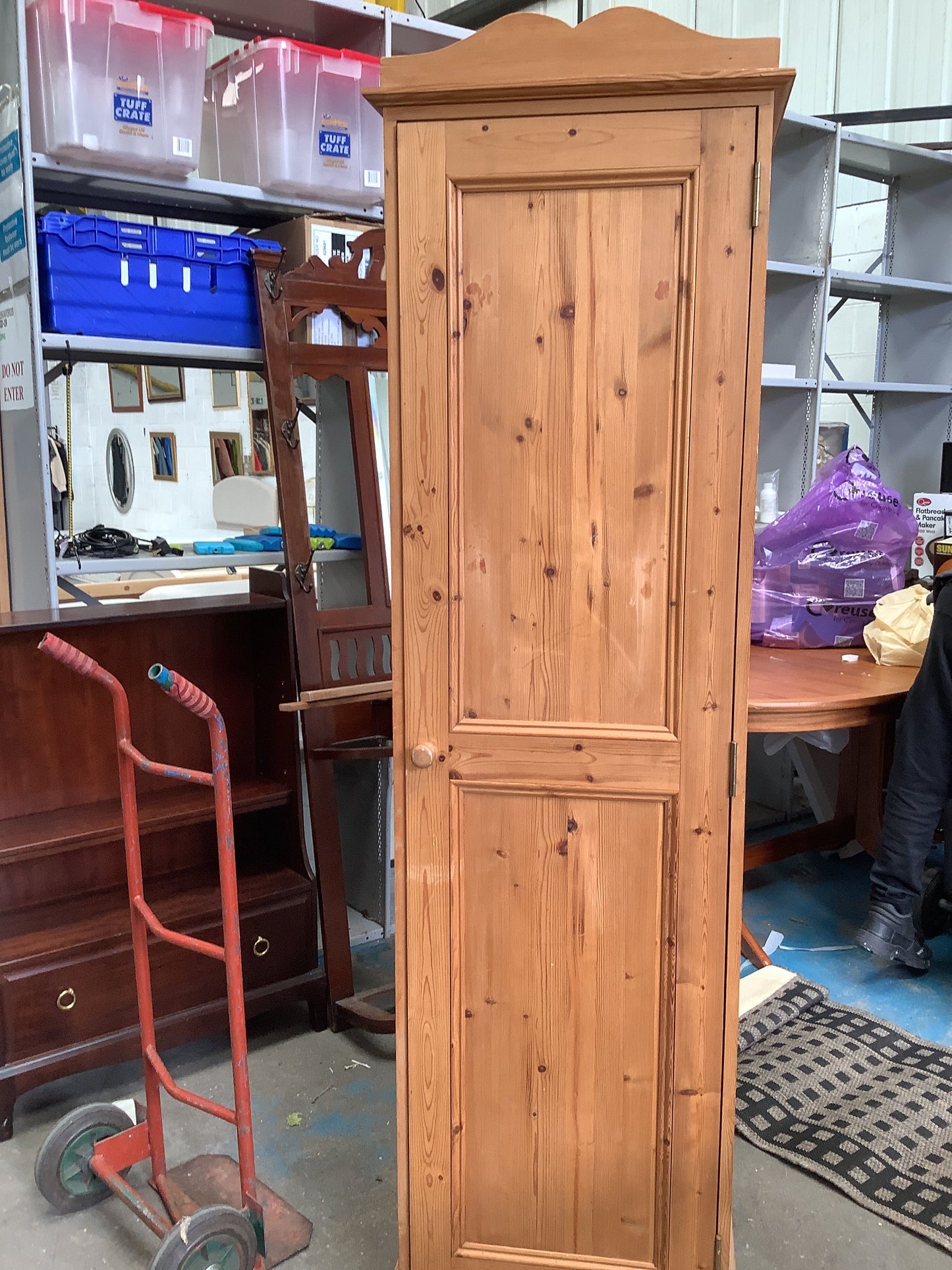 Single wardrobe