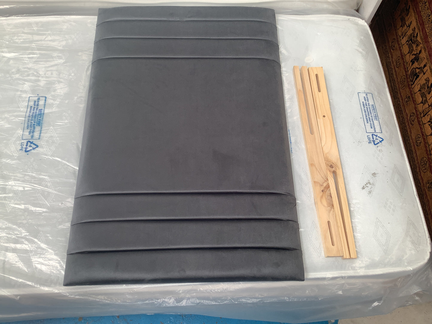 Single headboard