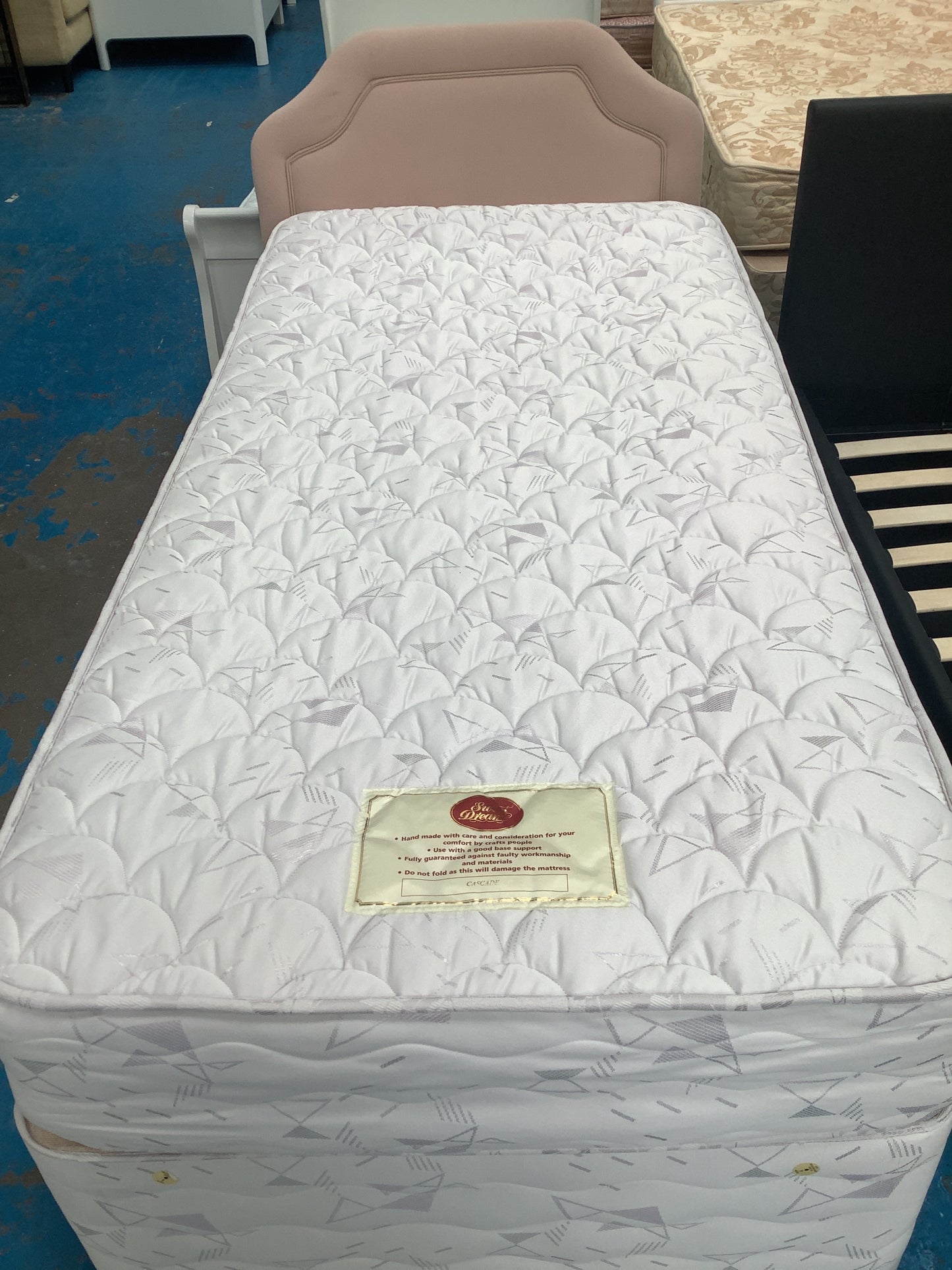 Single divan bed and mattress
