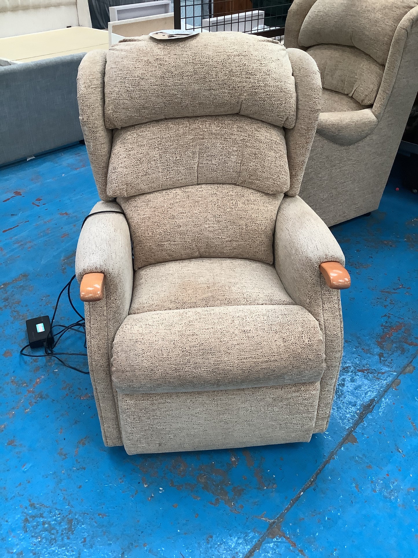 Celebrity riser recliner