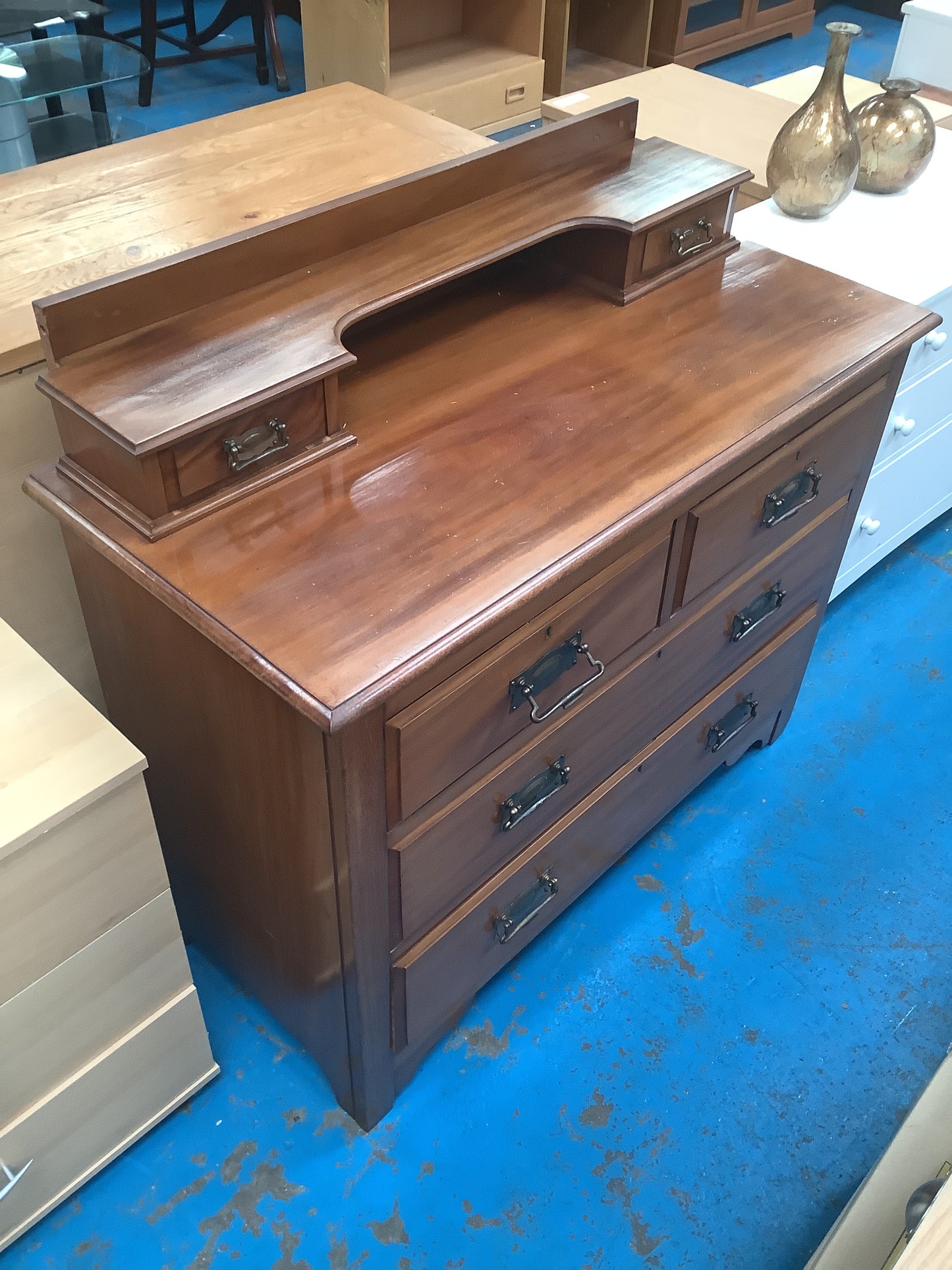 Chest of drawers