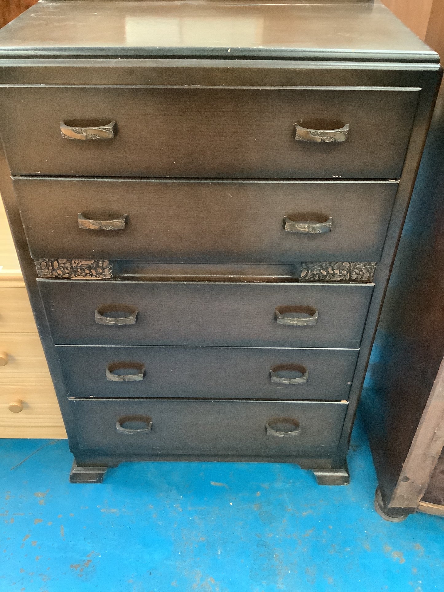 Chest of drawers