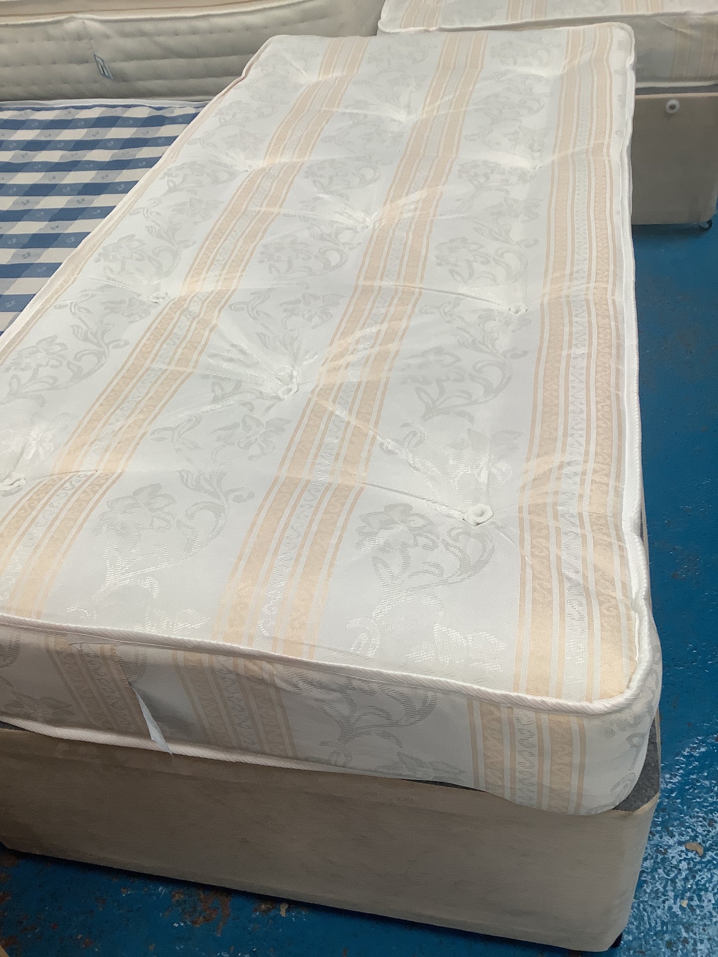 Single guest bed