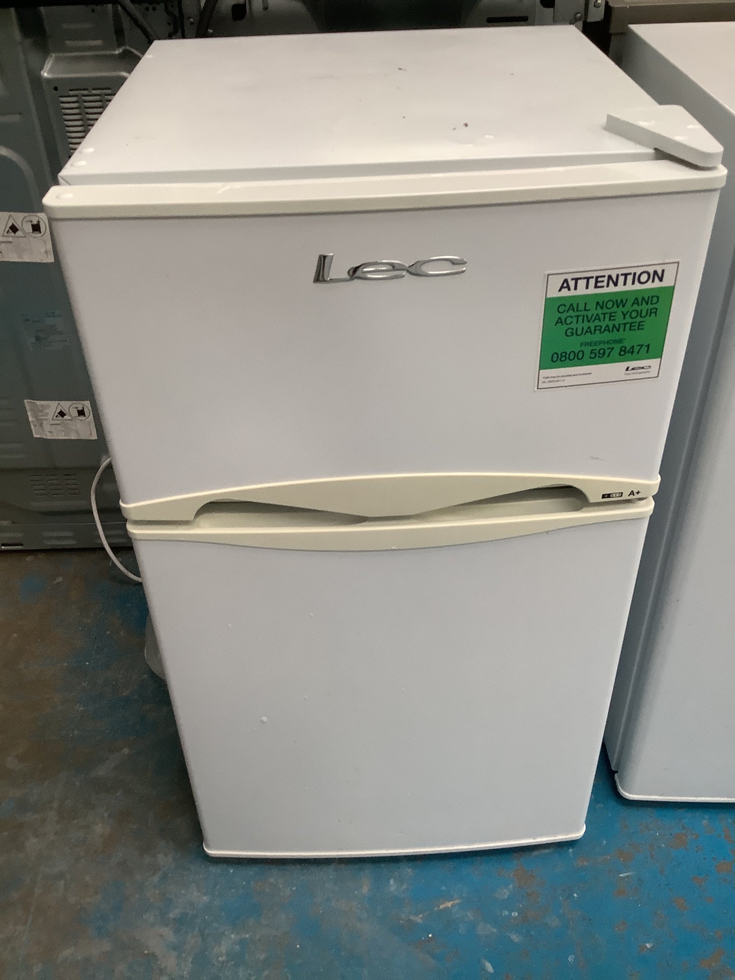 Lec Undercounter fridge freezer