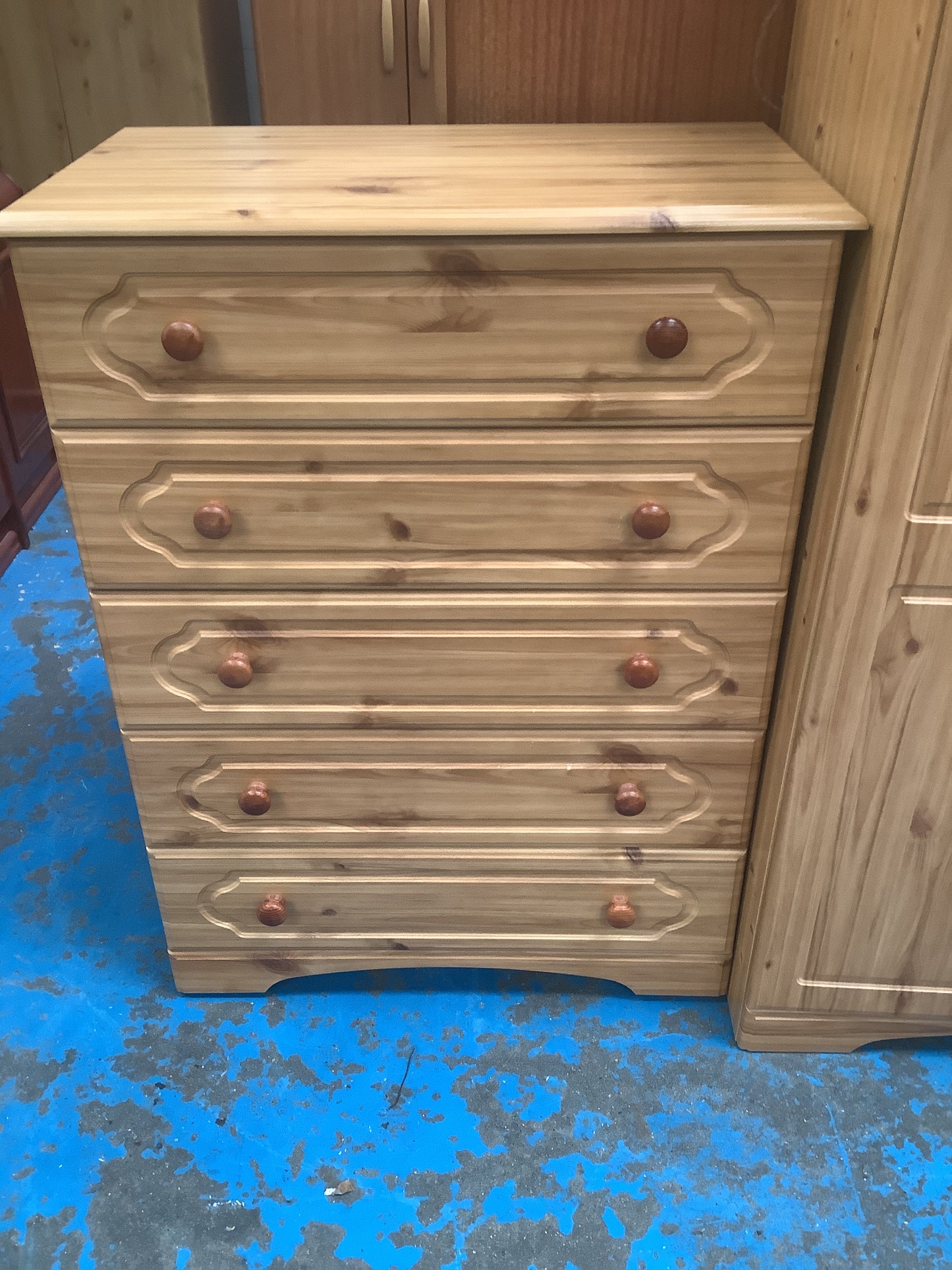 Pine chest of drawers