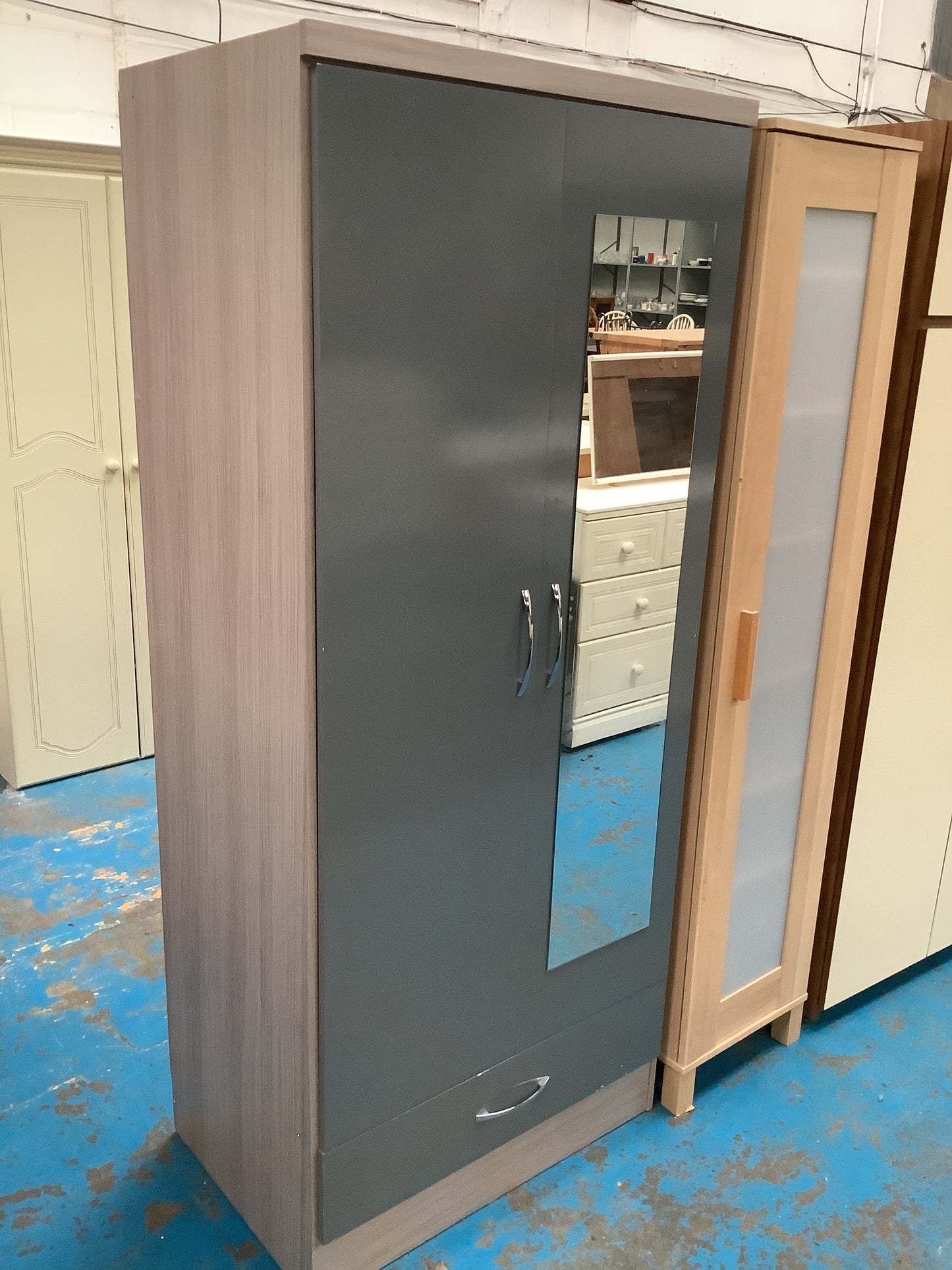 2 door wardrobe