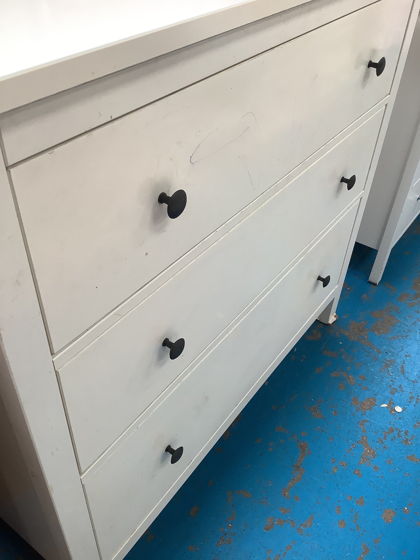 Chest of drawers