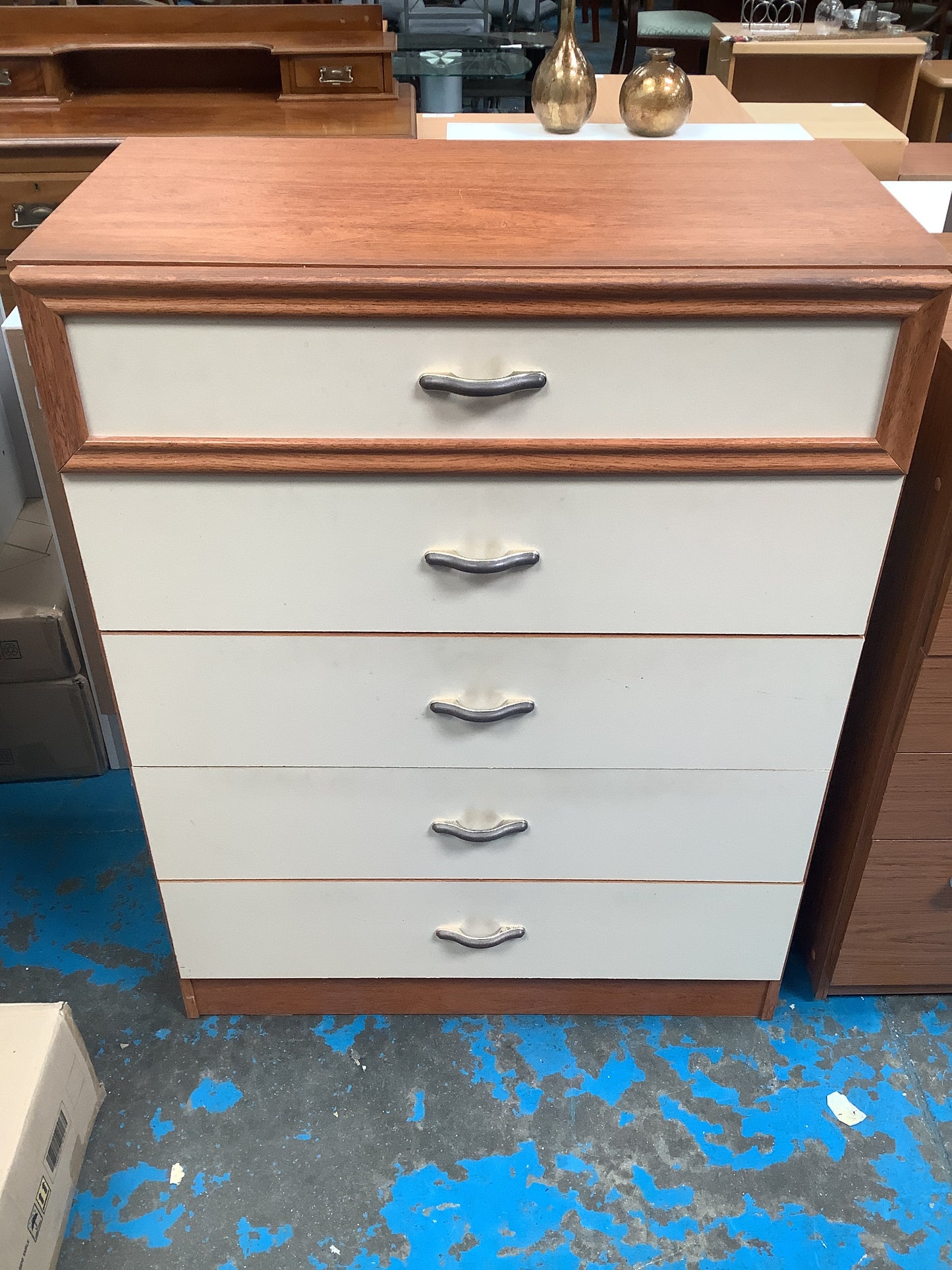 Chest of drawers