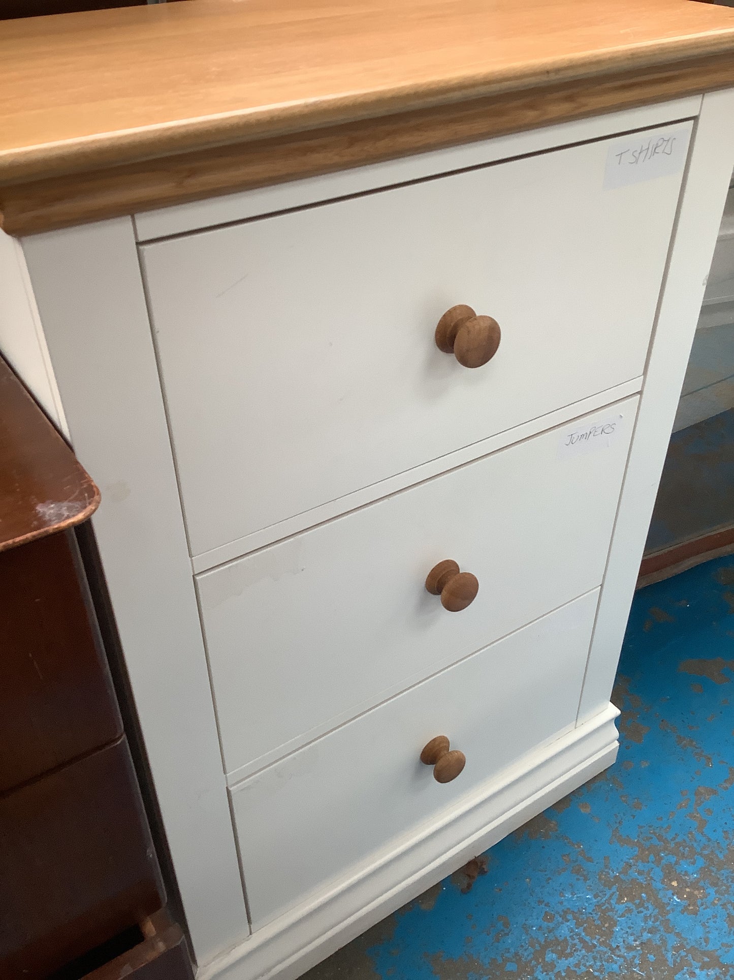Chest of drawers