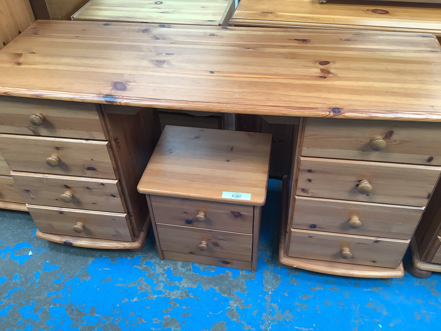 Pine dresser