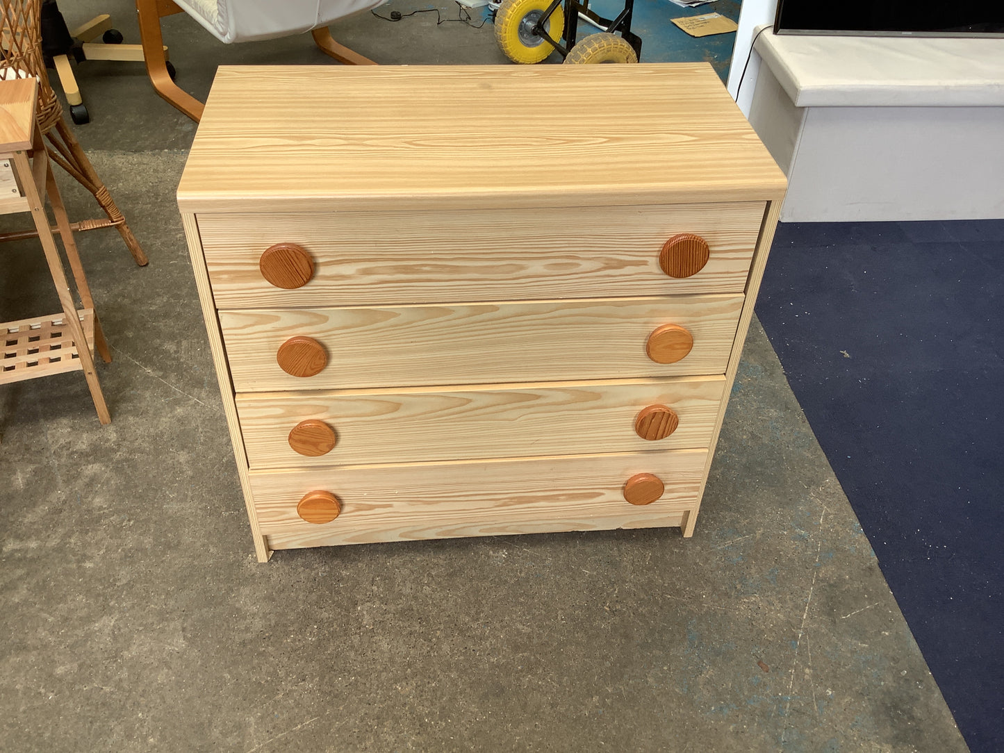 Chest of drawers