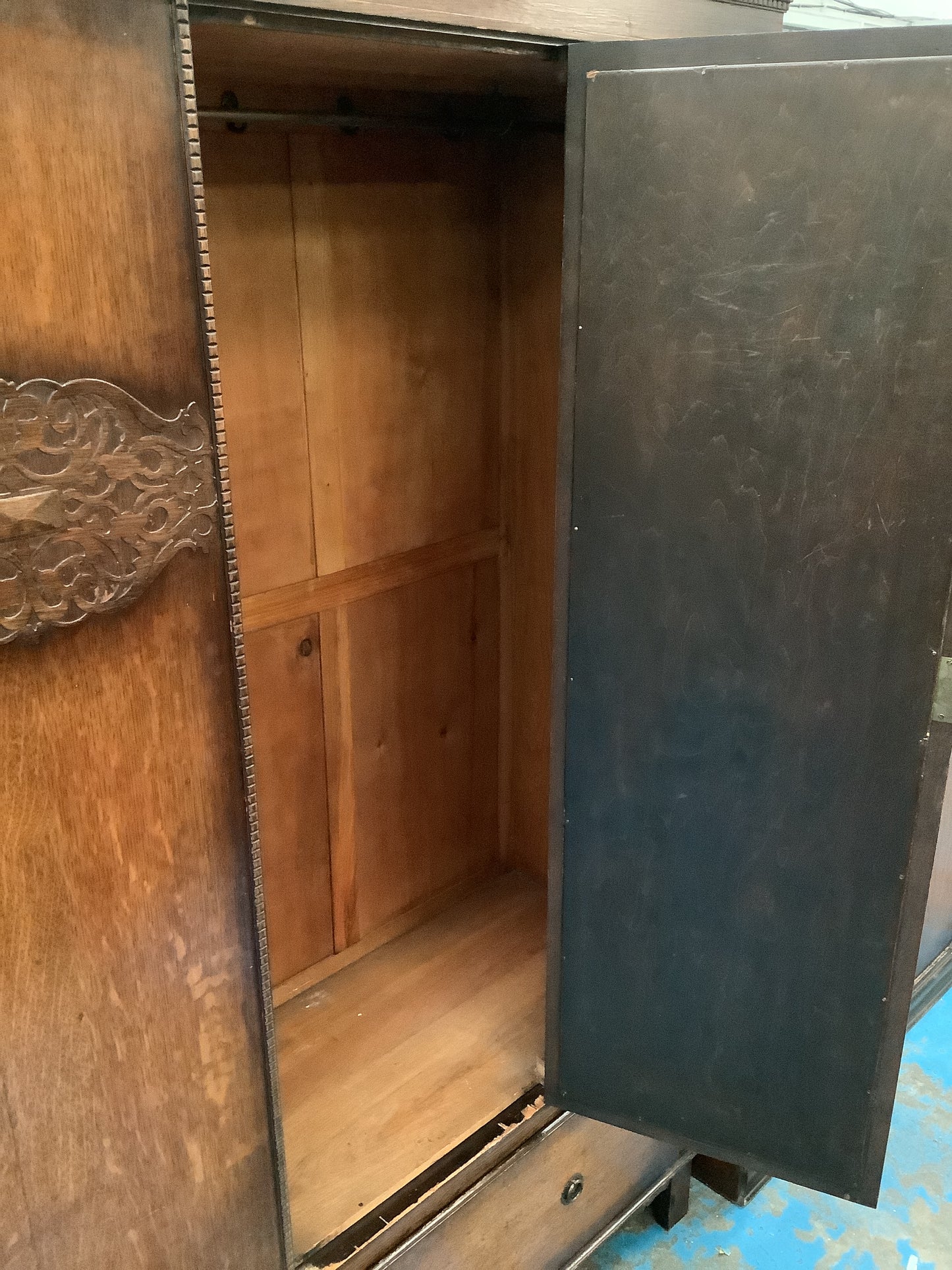 Single Door wardrobe