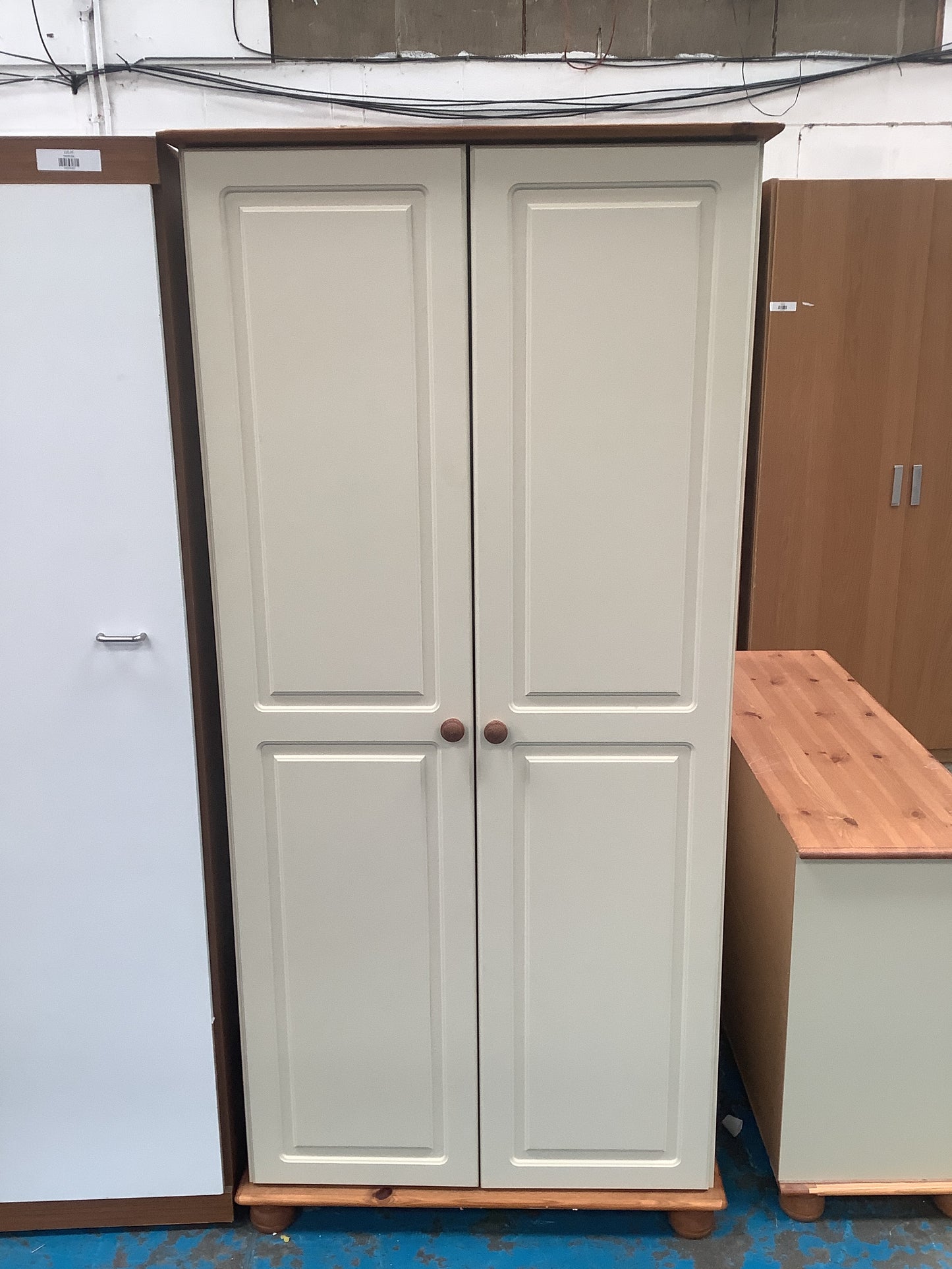 2 door wardrobe