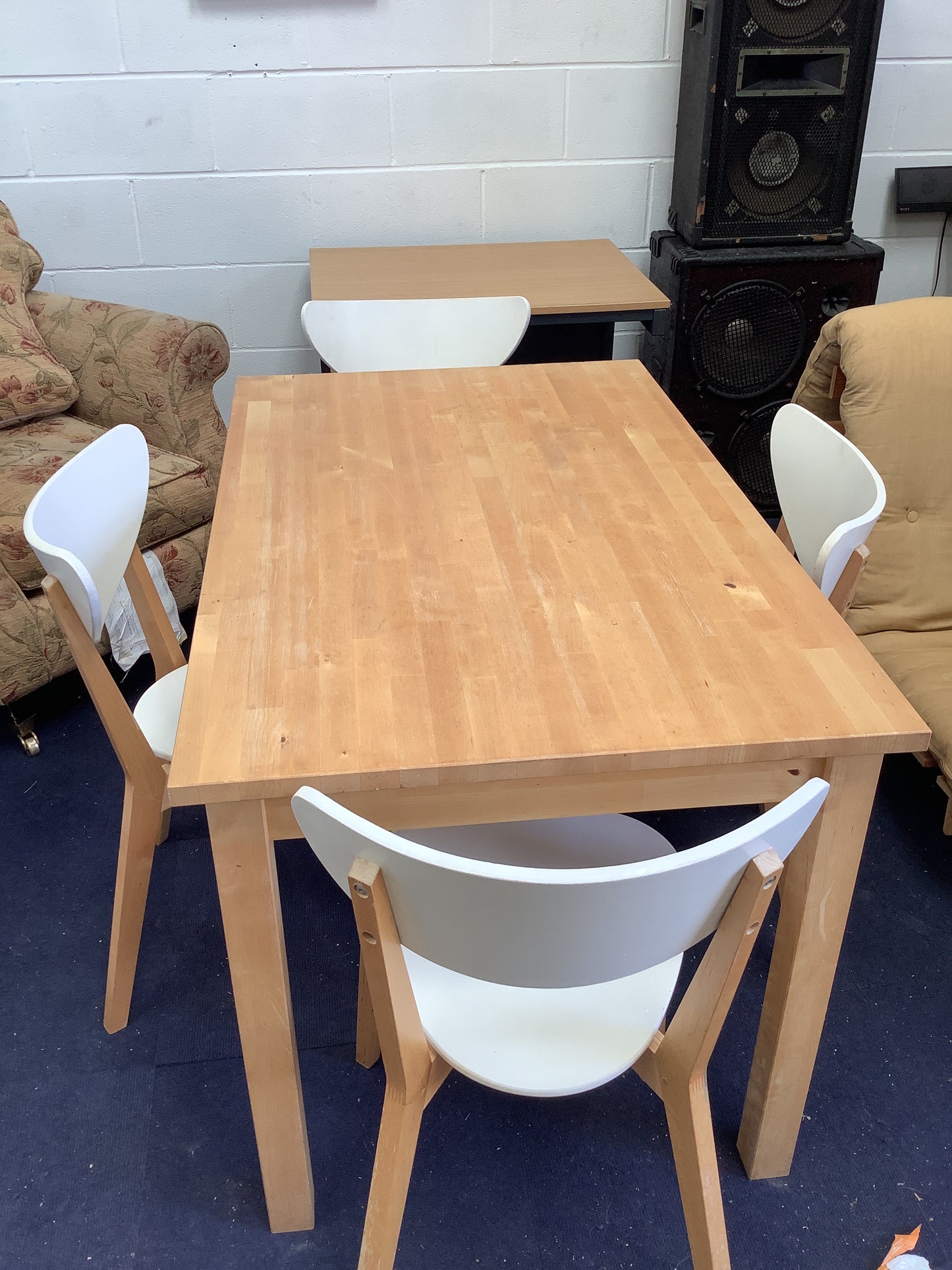 Table 4 chairs