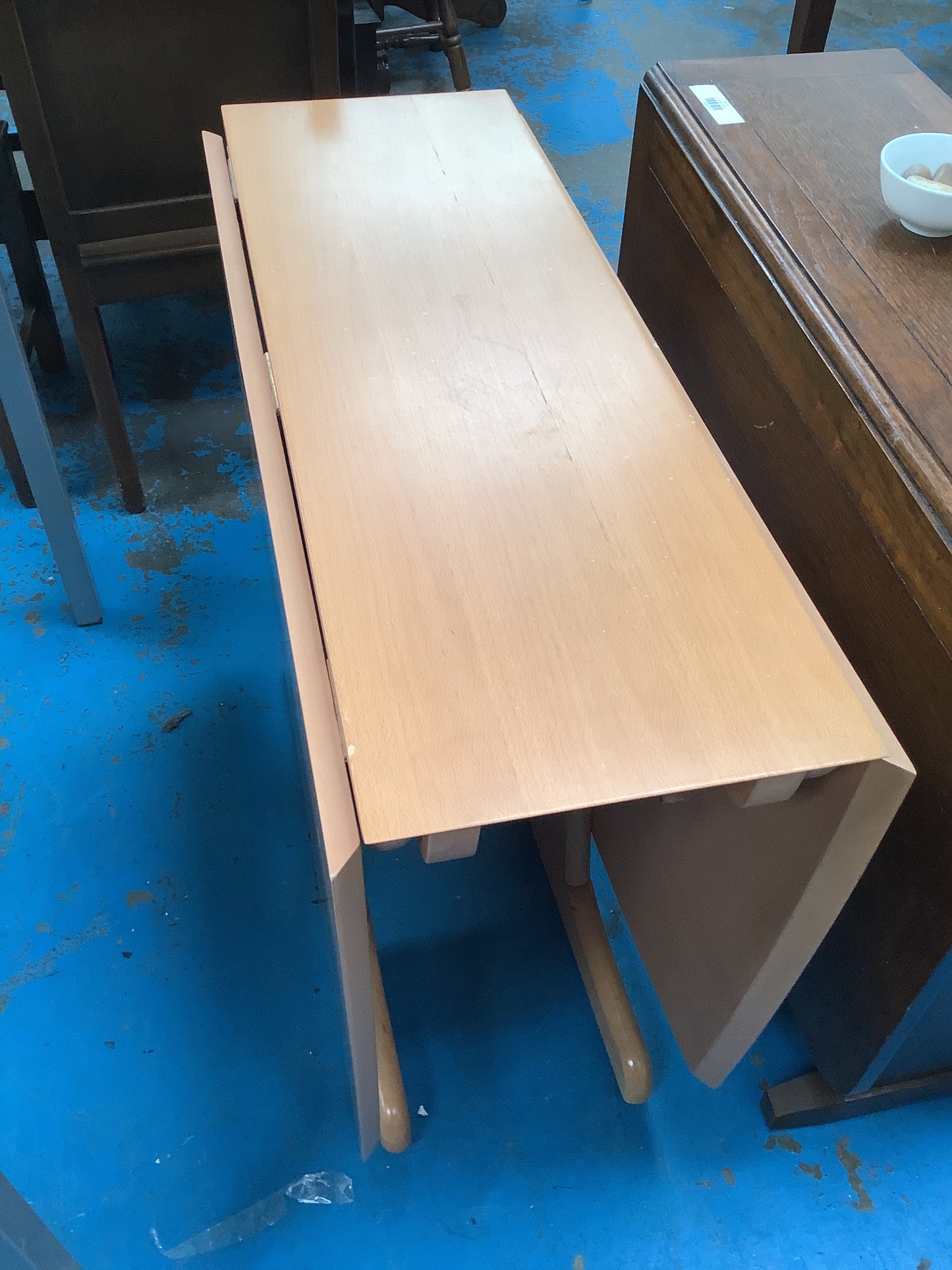 Folding table