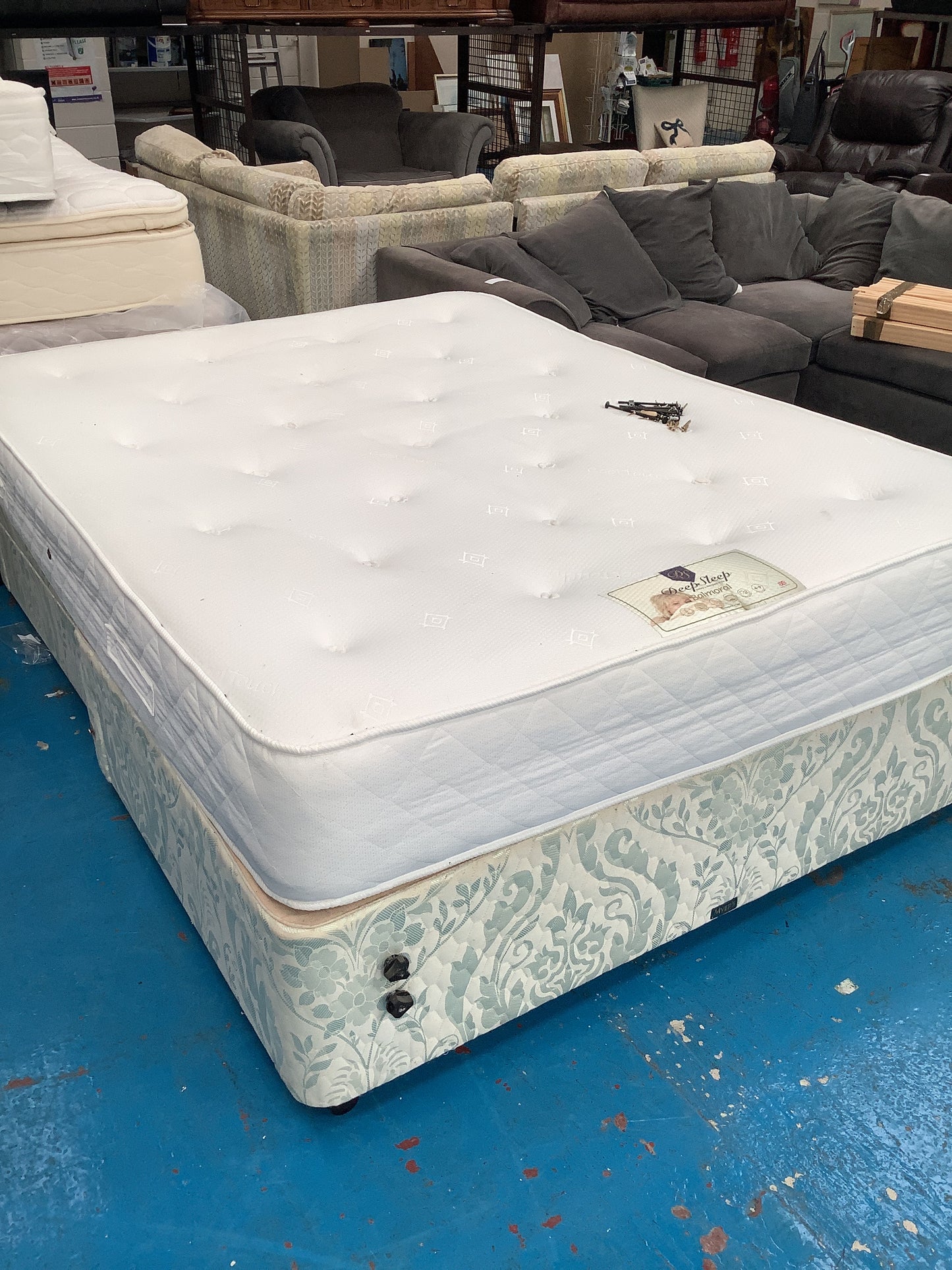 Kingsize mattress and base