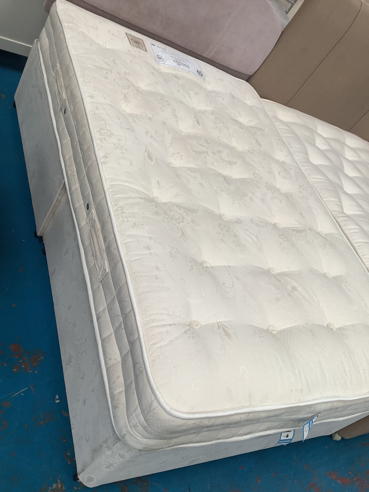4FT double bed and headboard