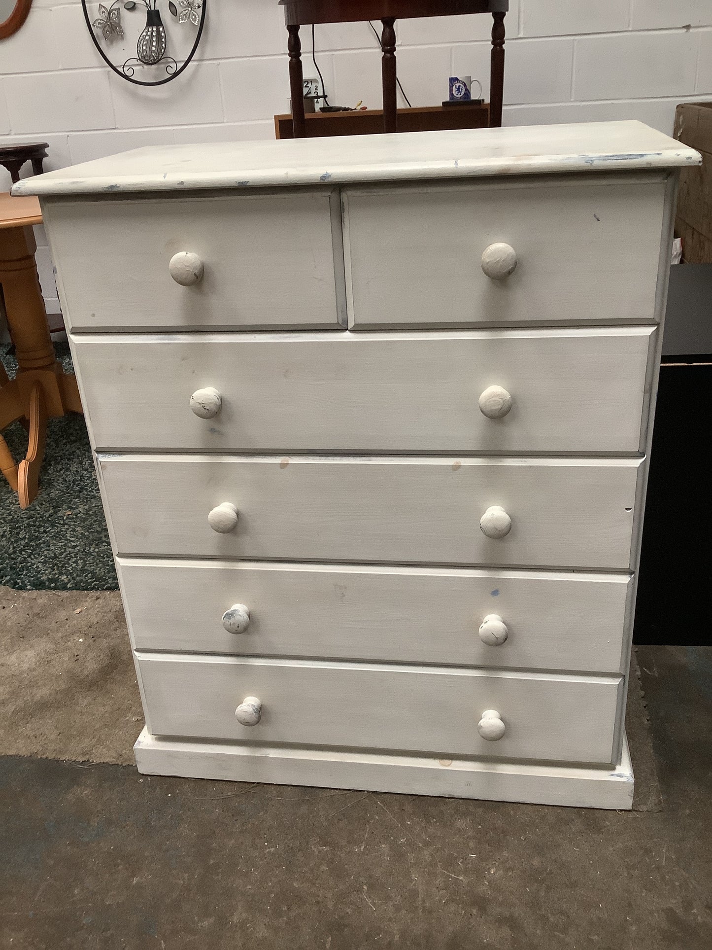 White chest of drawers