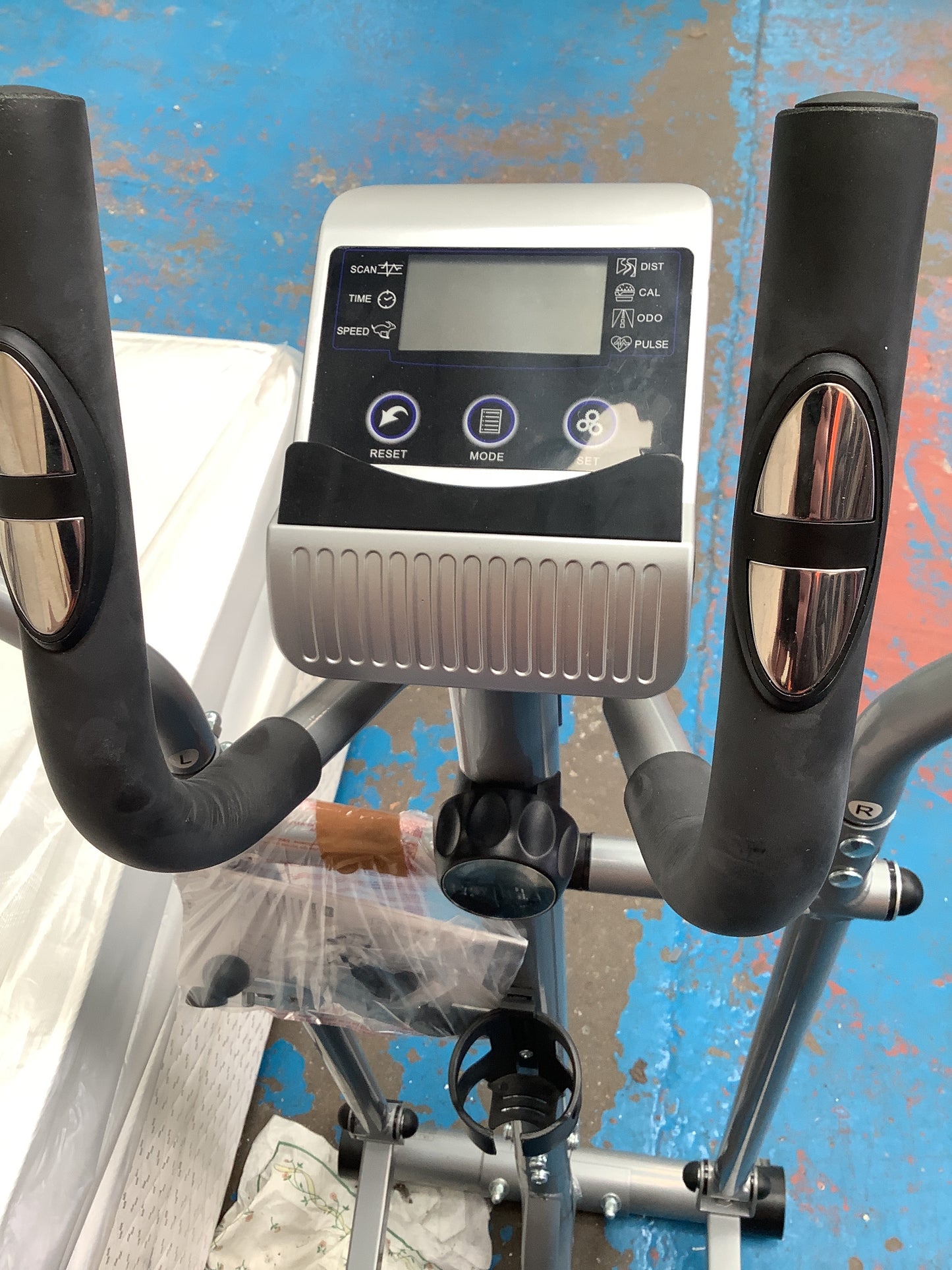 Cross trainer