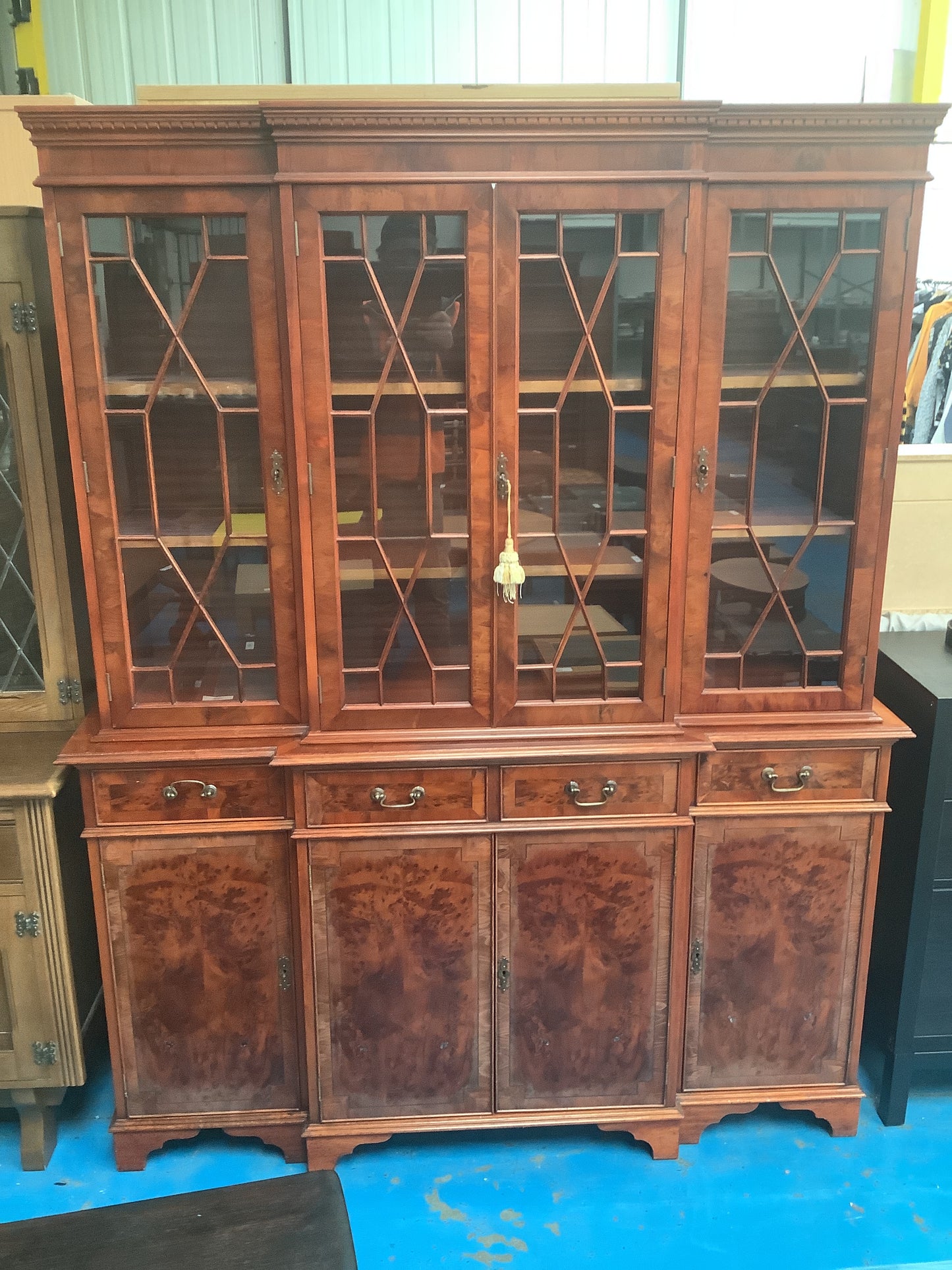Wall unit