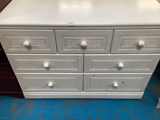 Chest of drawers