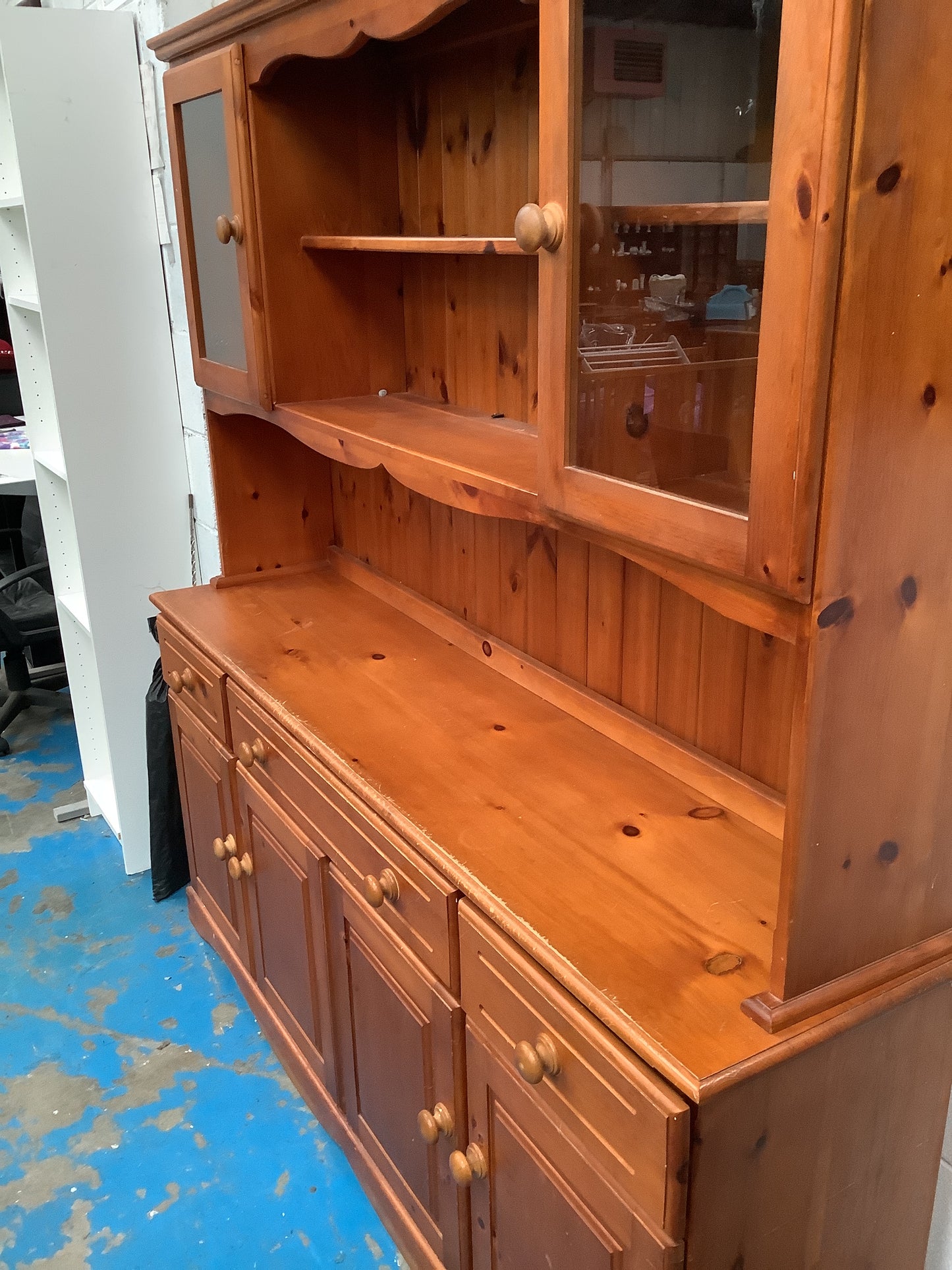 Pine dresser