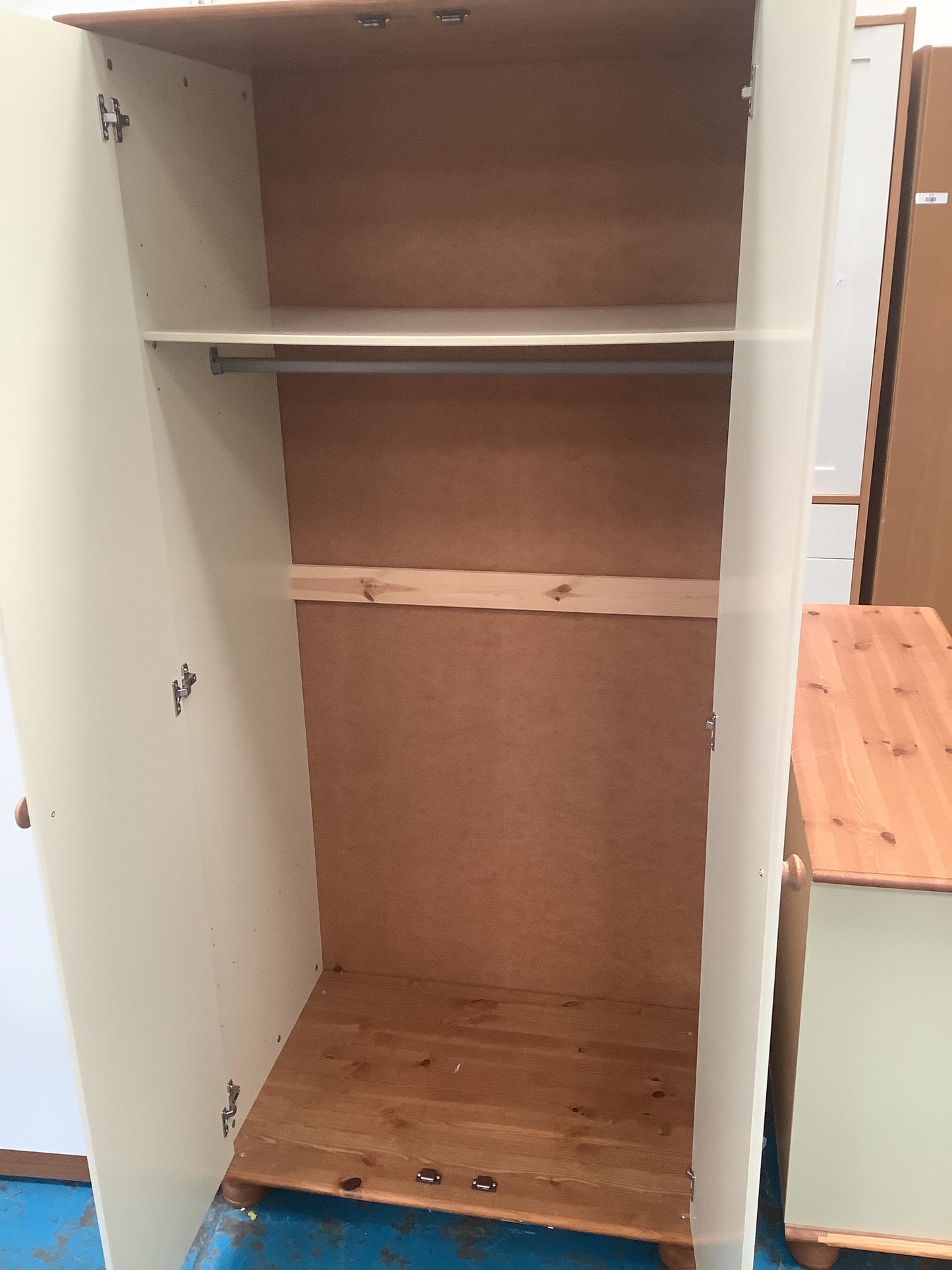 2 door wardrobe