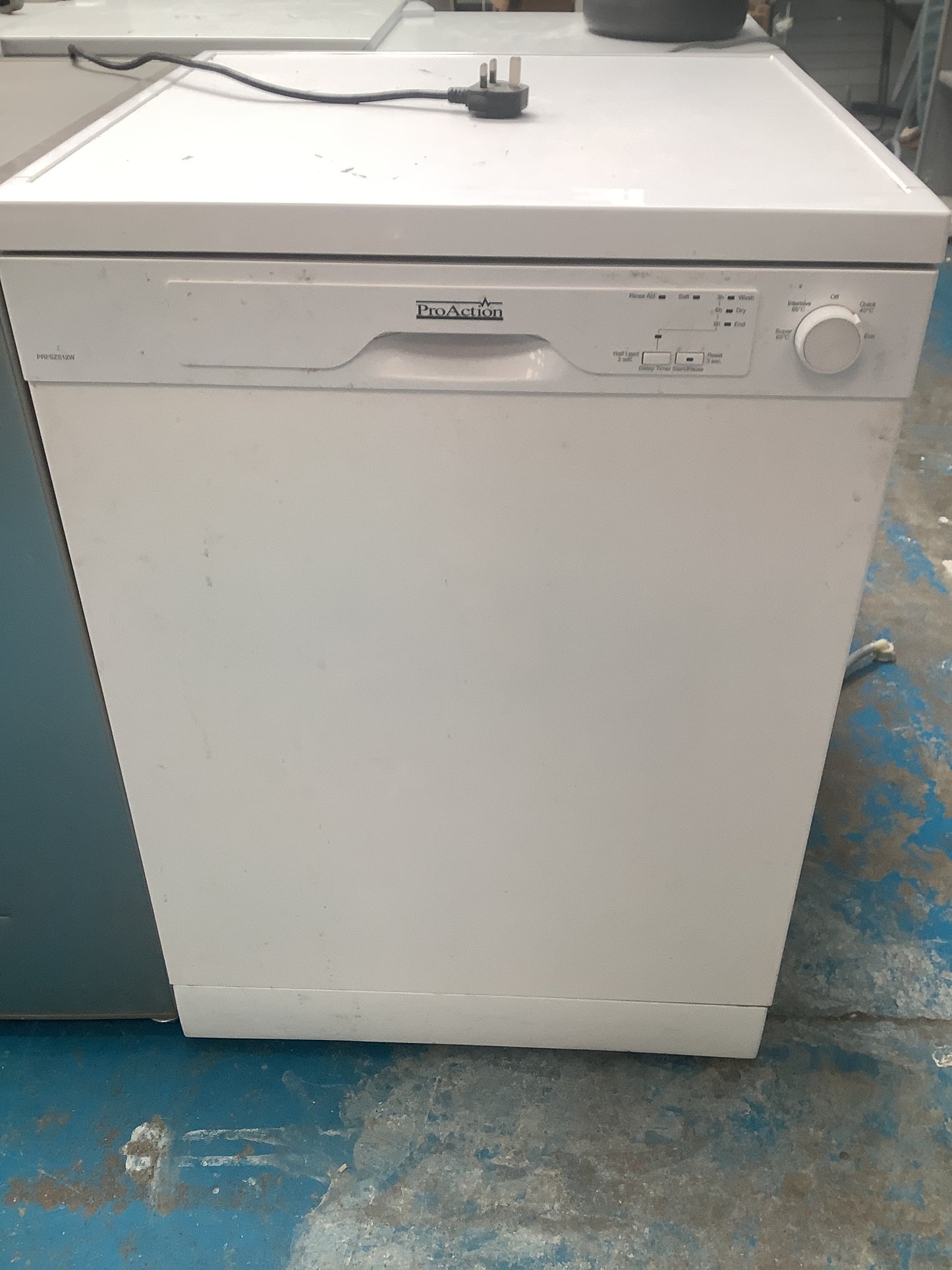 Free standing dishwasher
