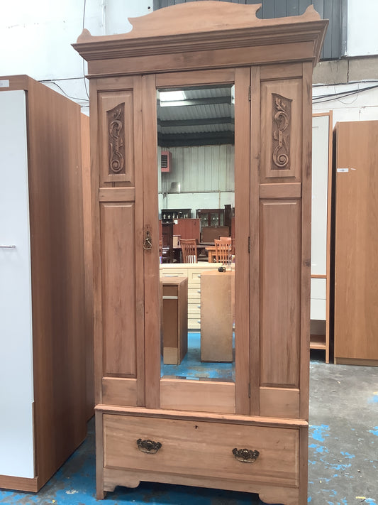 Single wardrobe