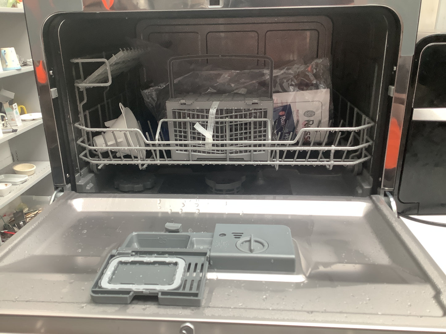 Russell Hobbs table top dishwasher
