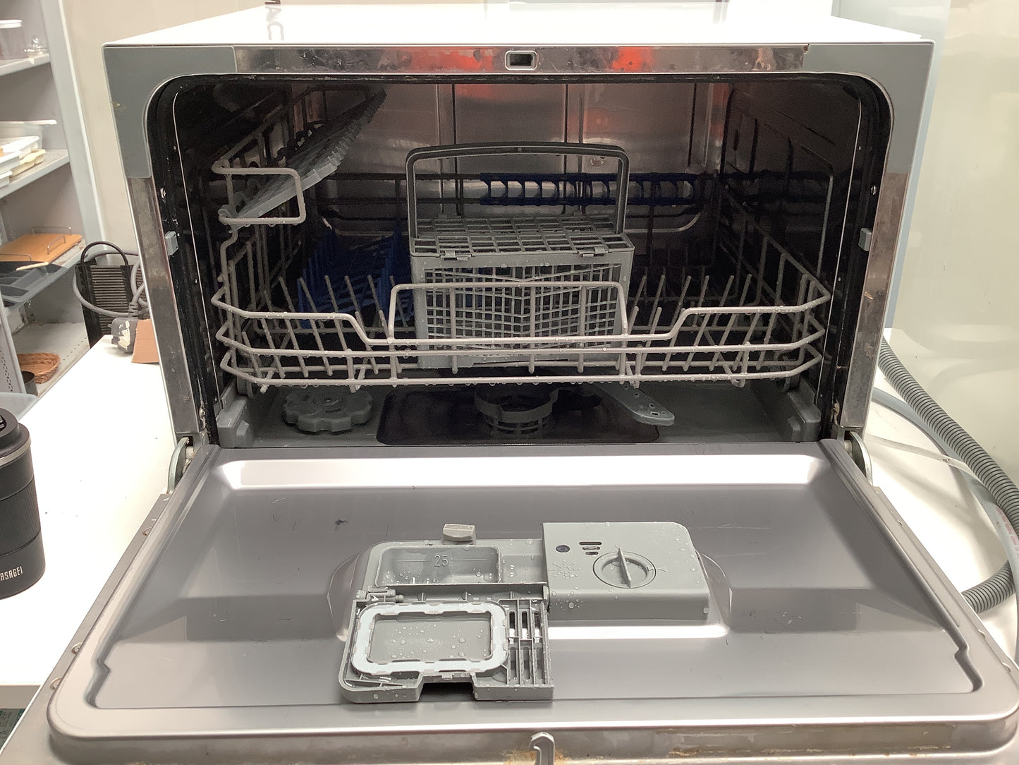 Table top dishwasher