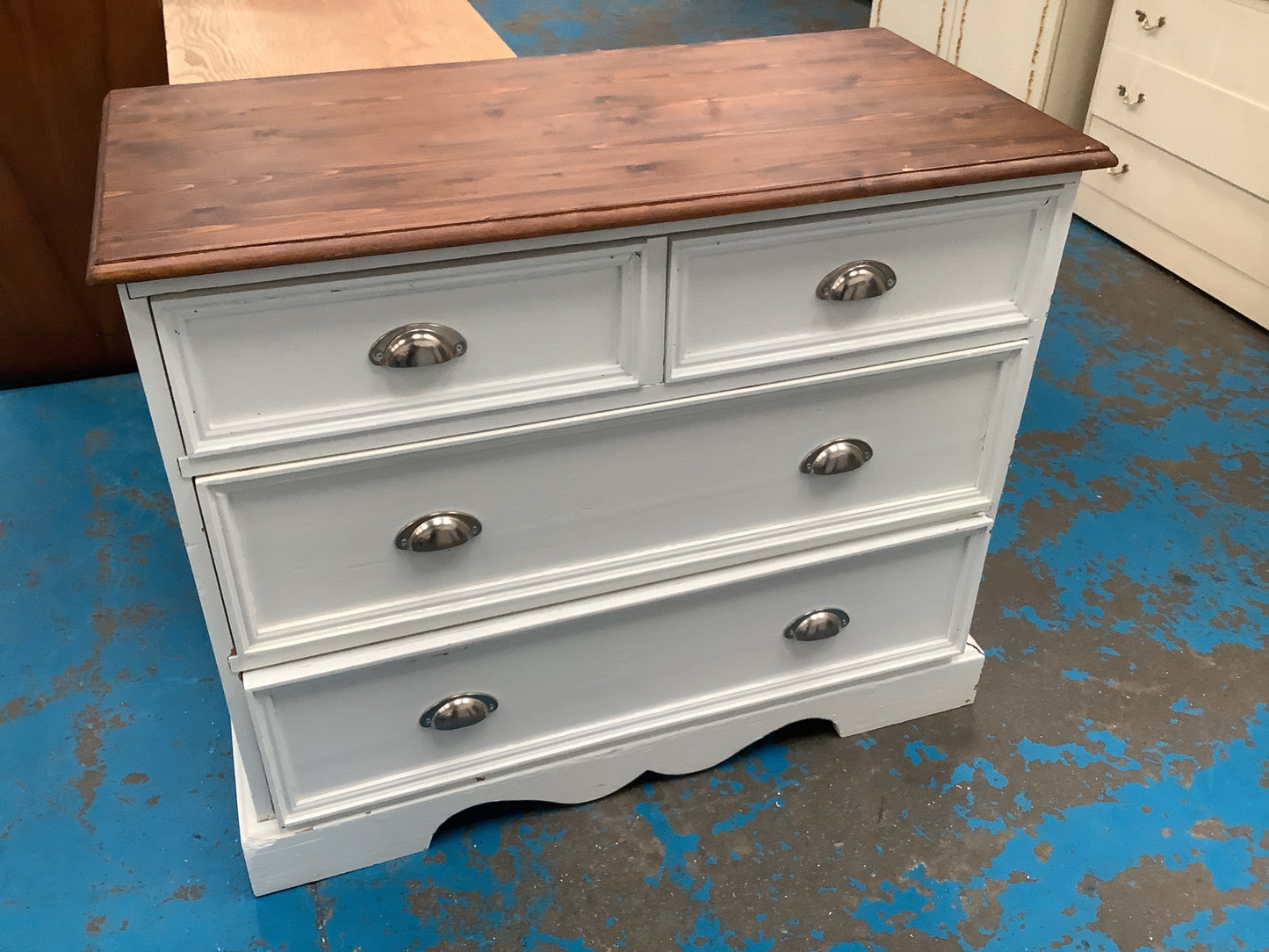 Chest of drawers