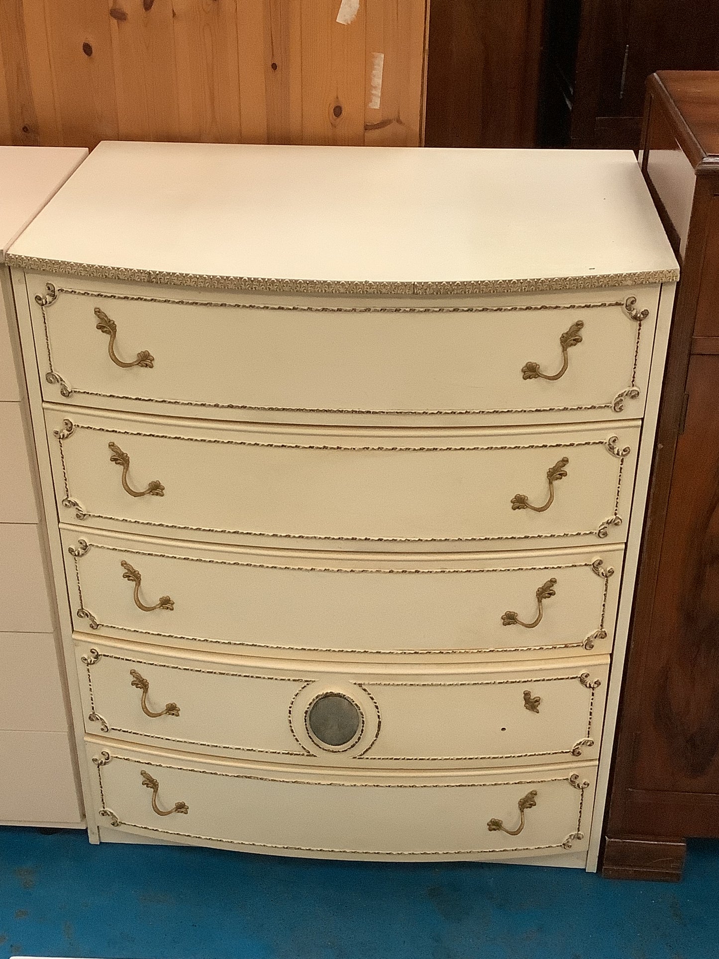 Chest of drawers