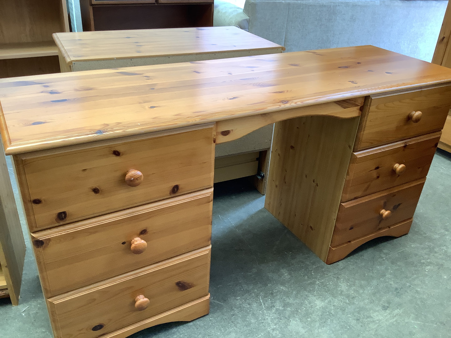 Dressing table