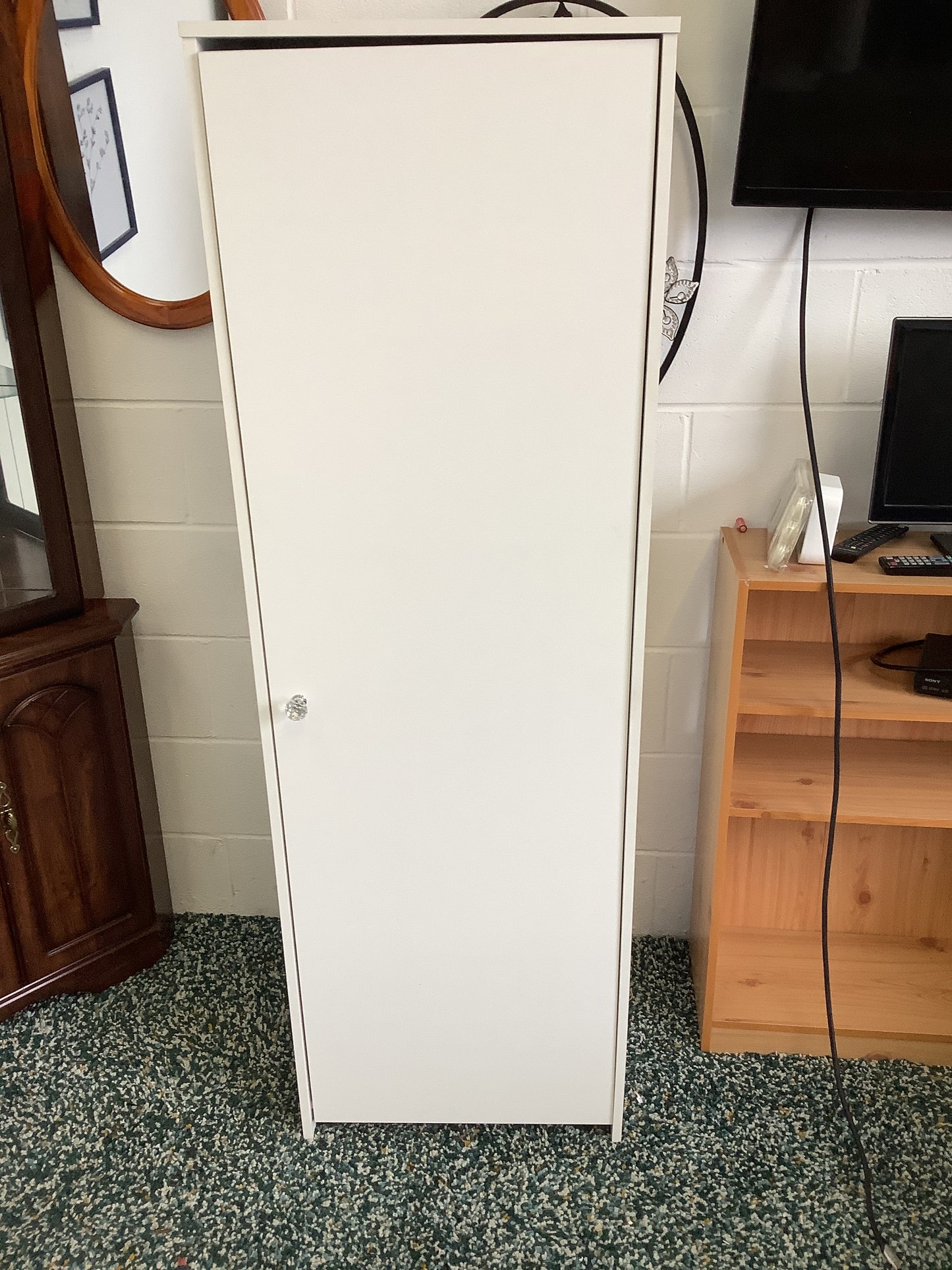 Single wardrobe