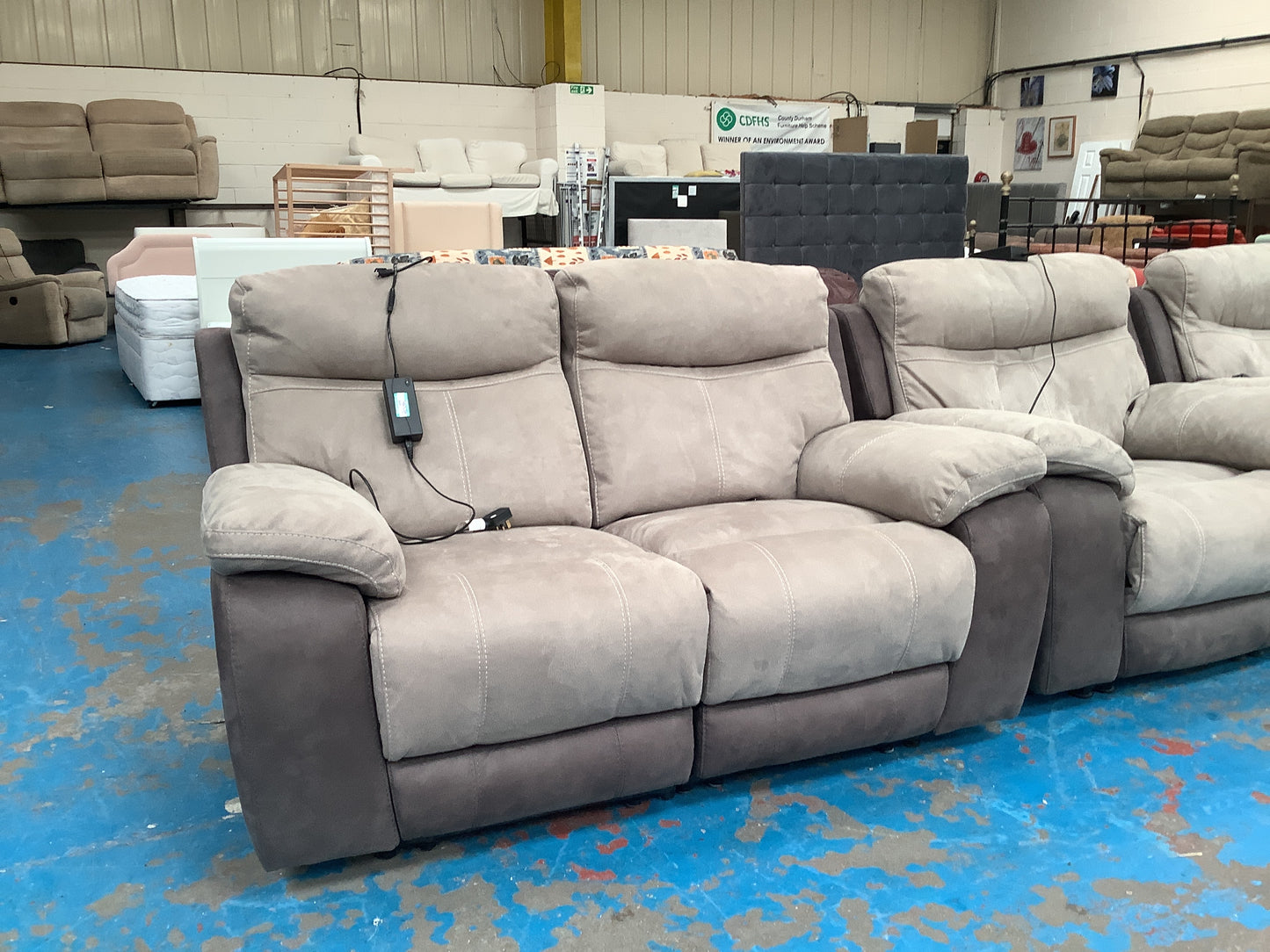 2 seater electric recliner with usb ports and 2 matching recliner armchairs