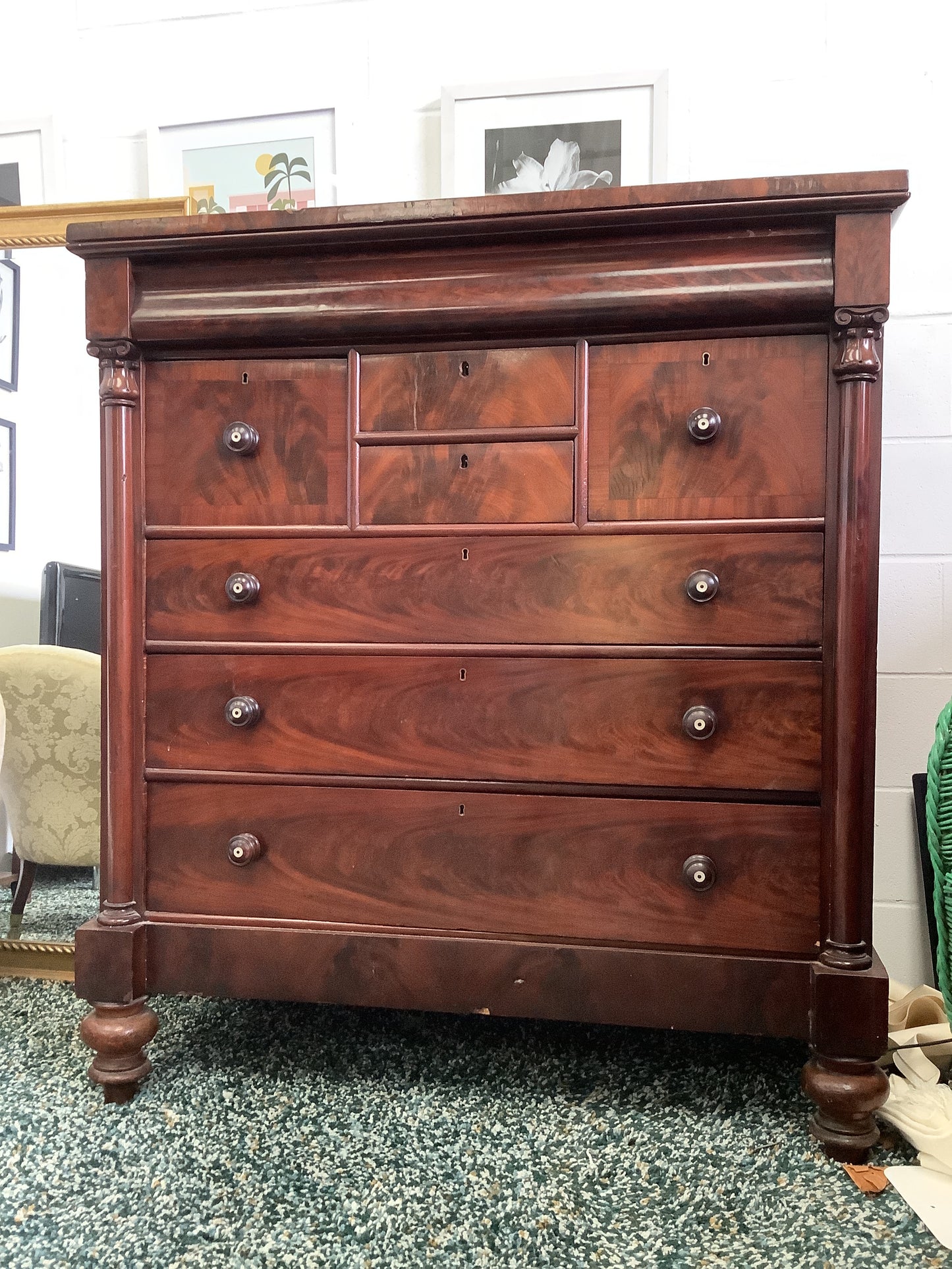 Chest of drawers