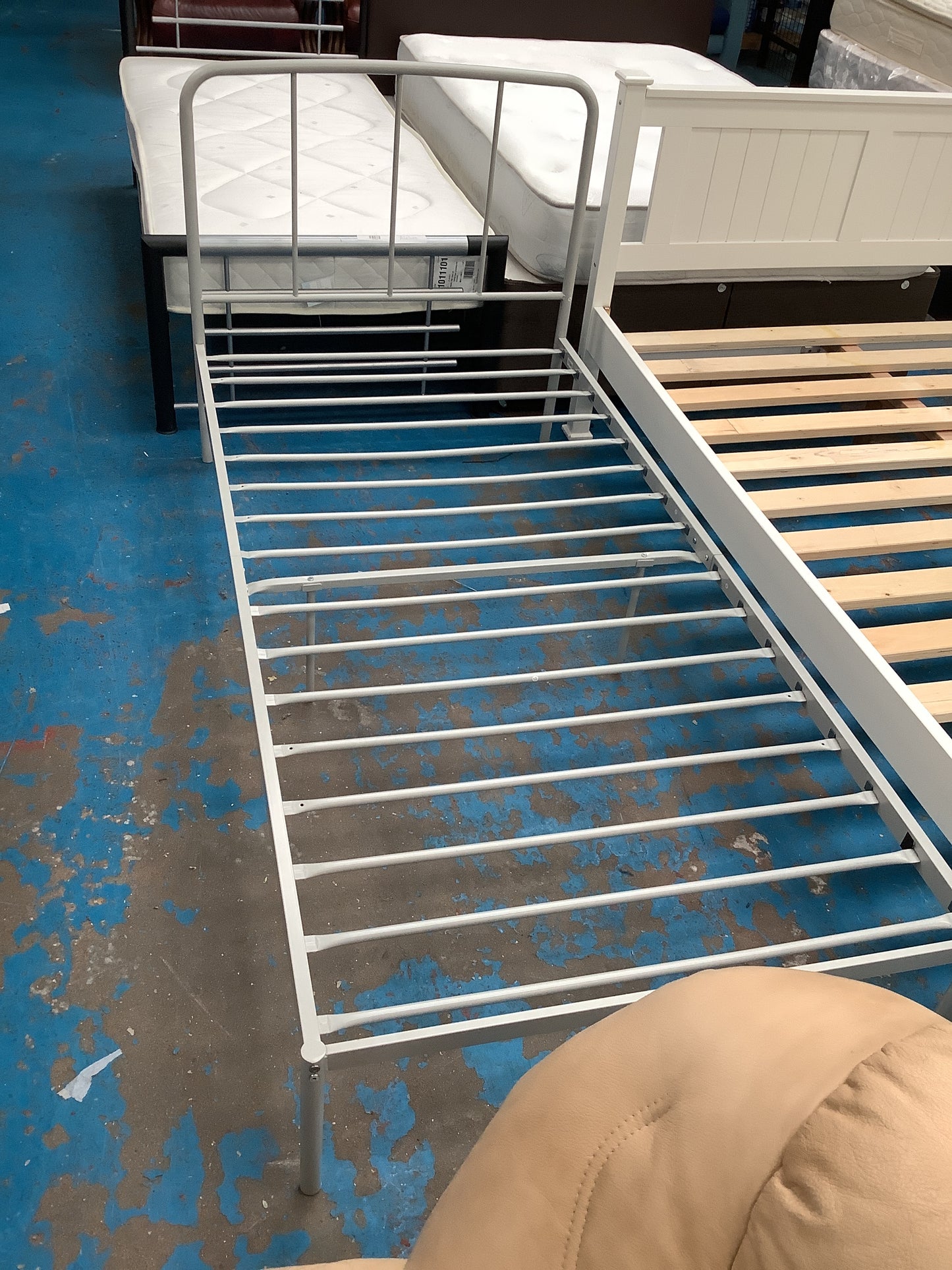 Single bed frame
