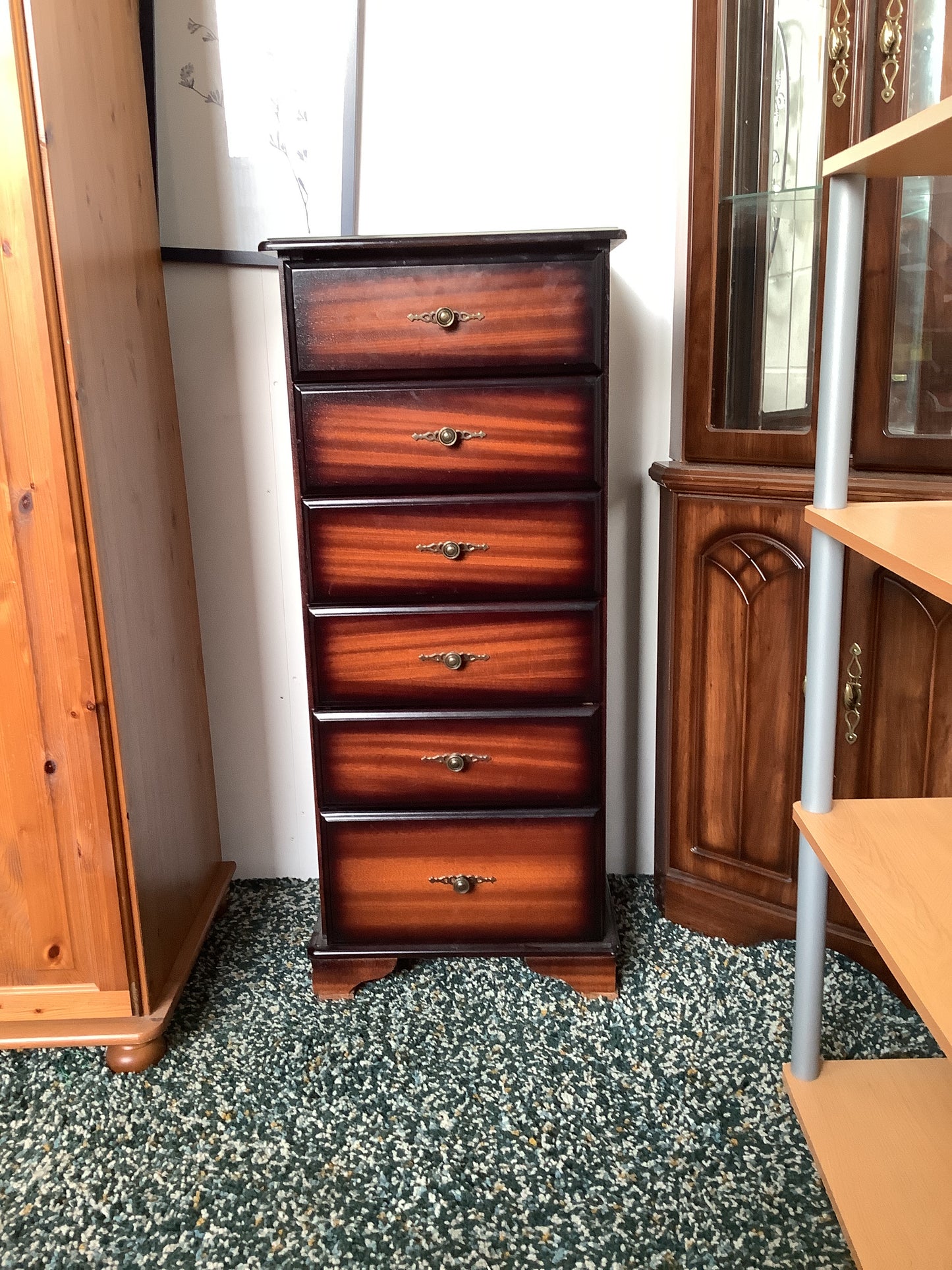 Chest of drawers