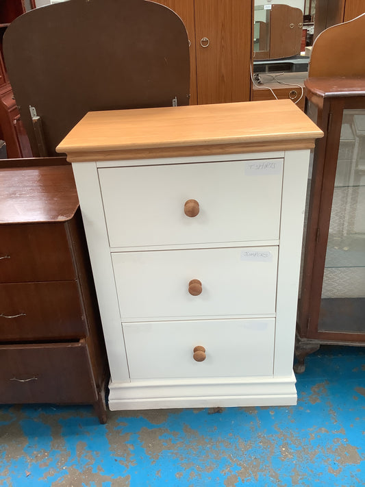 Chest of drawers