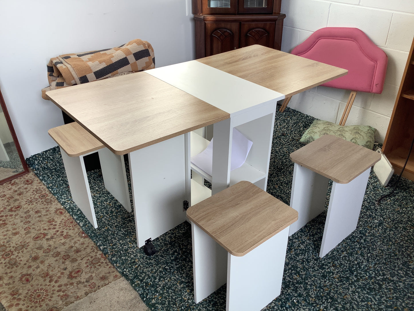 Table 4 chairs