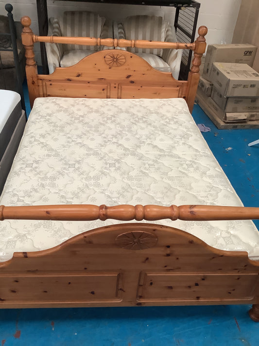 Kingsize frame and mattress