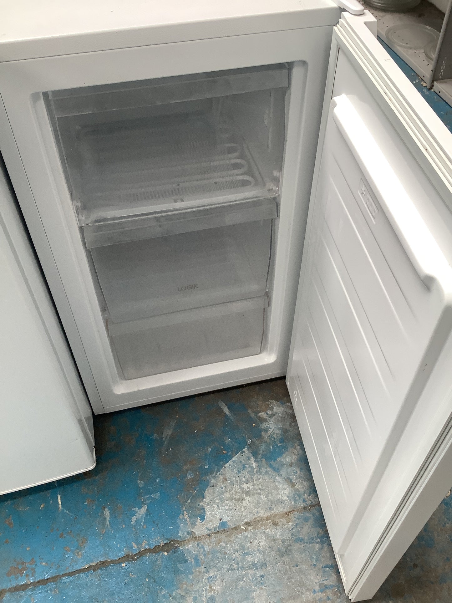 Under counter freezer