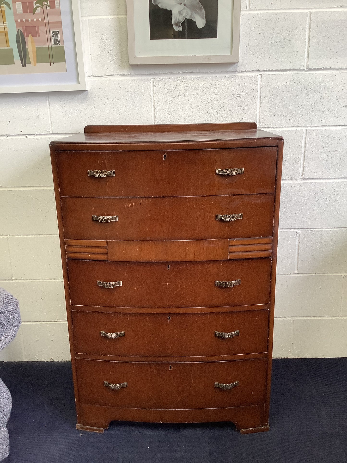 Chest of drawers