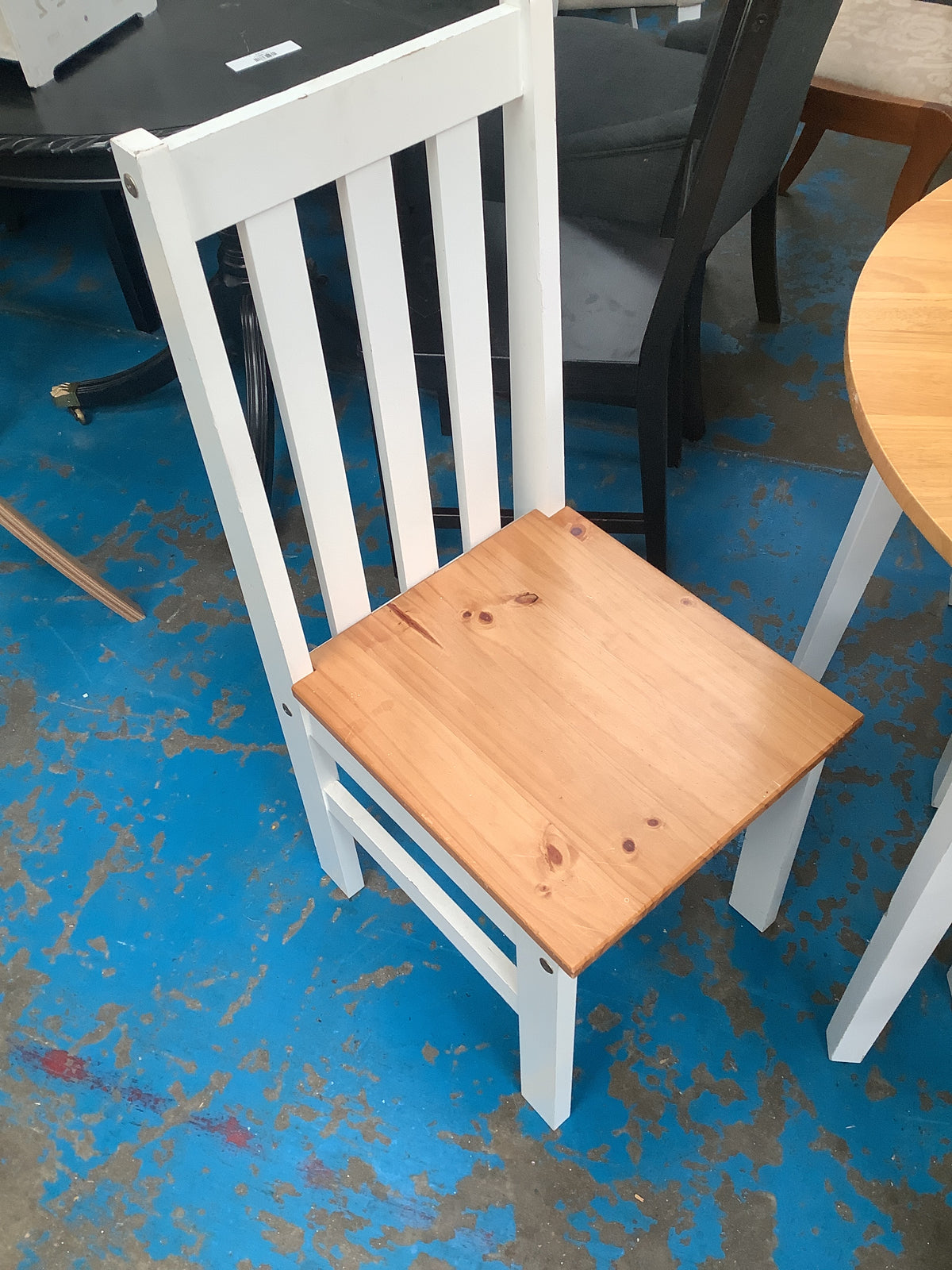 Table 4 chairs
