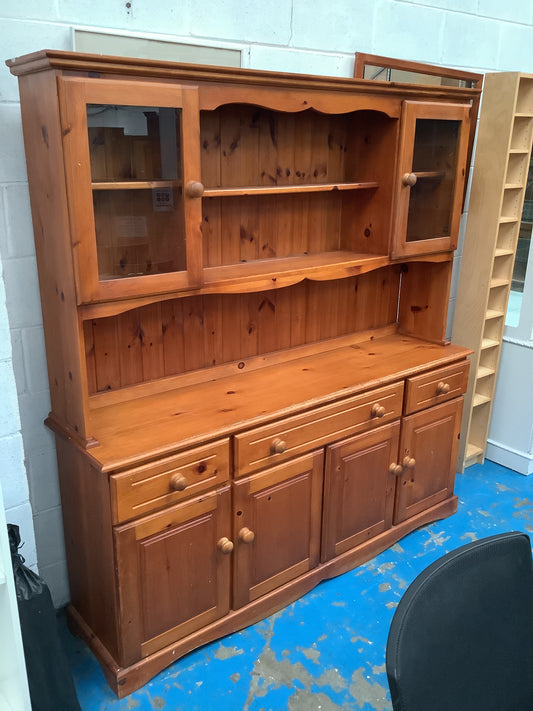 Pine dresser