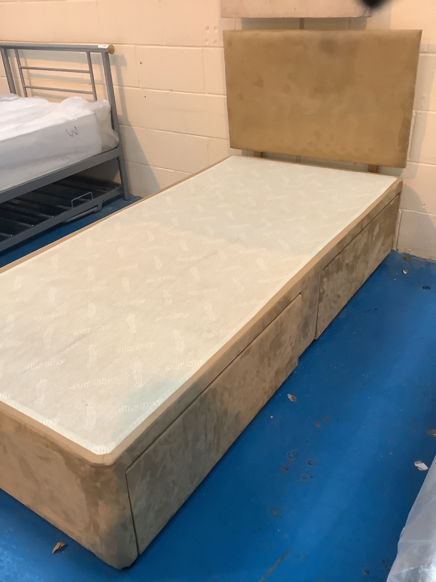 Single bed base