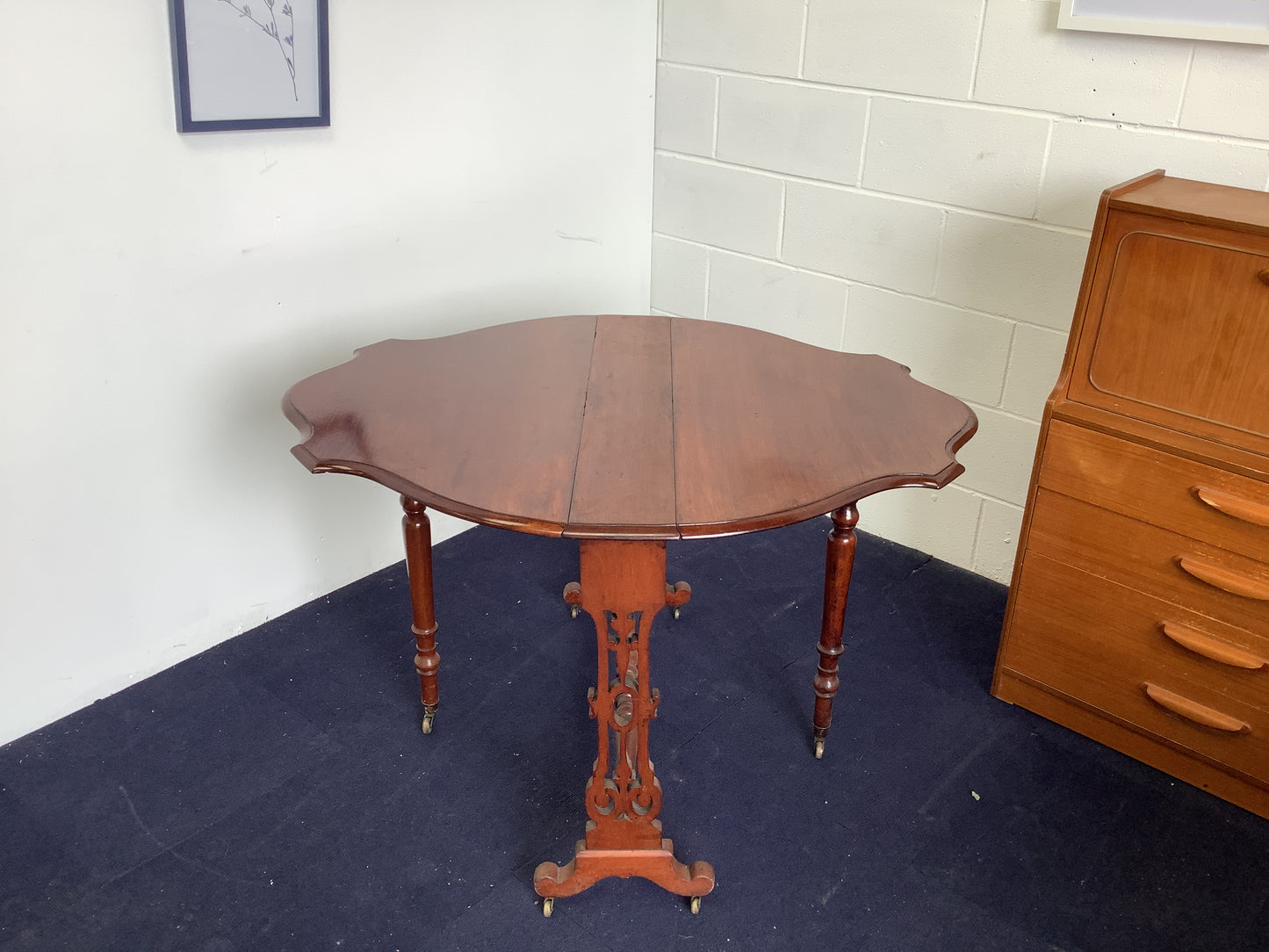 Folding table