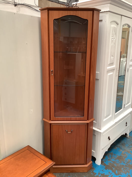 Corner cabinet