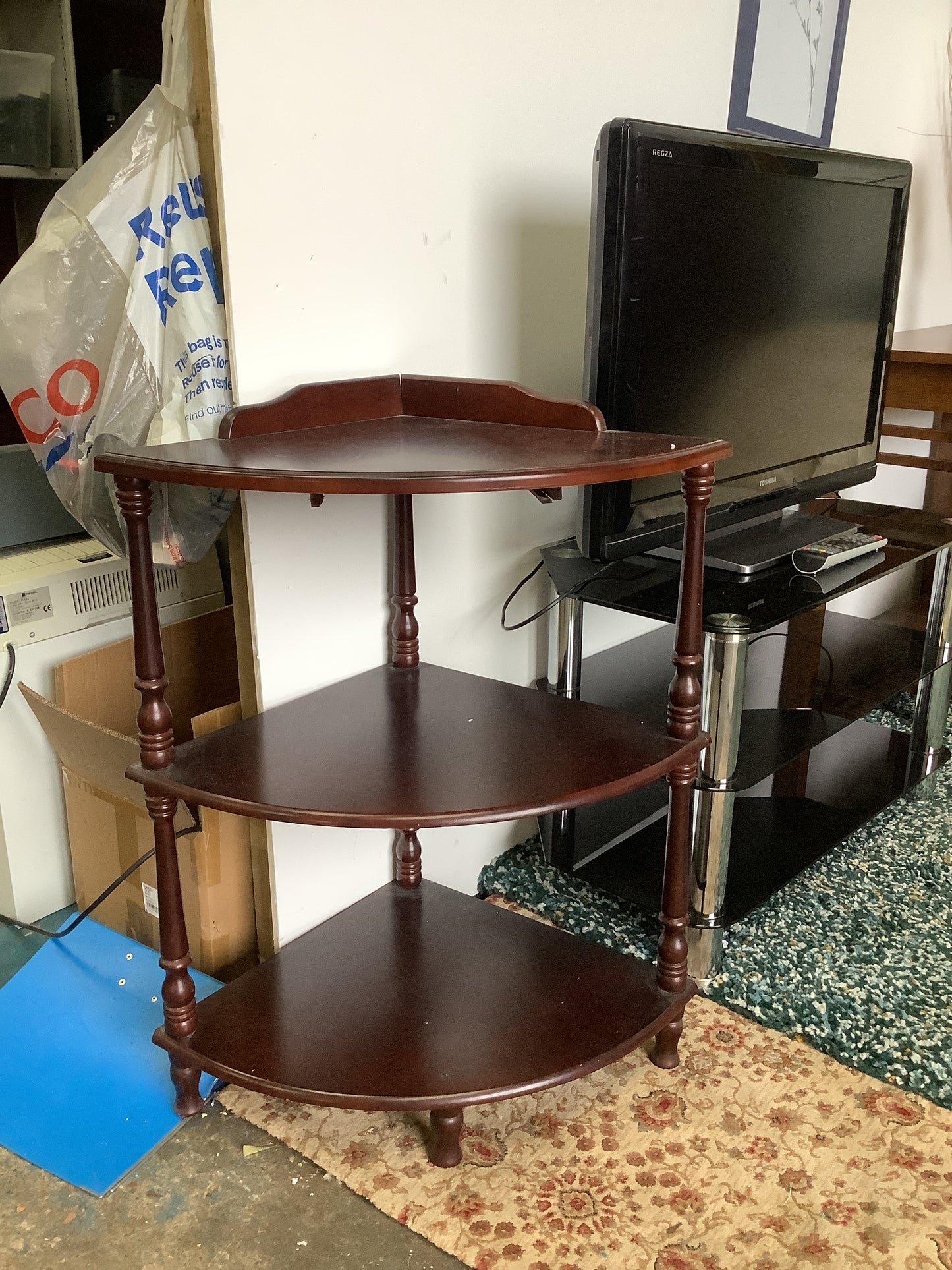 Small corner shelving